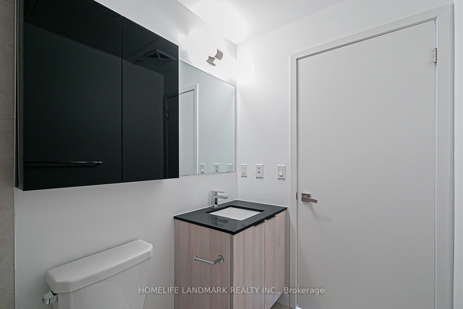 31 Tippett Rd, #1011