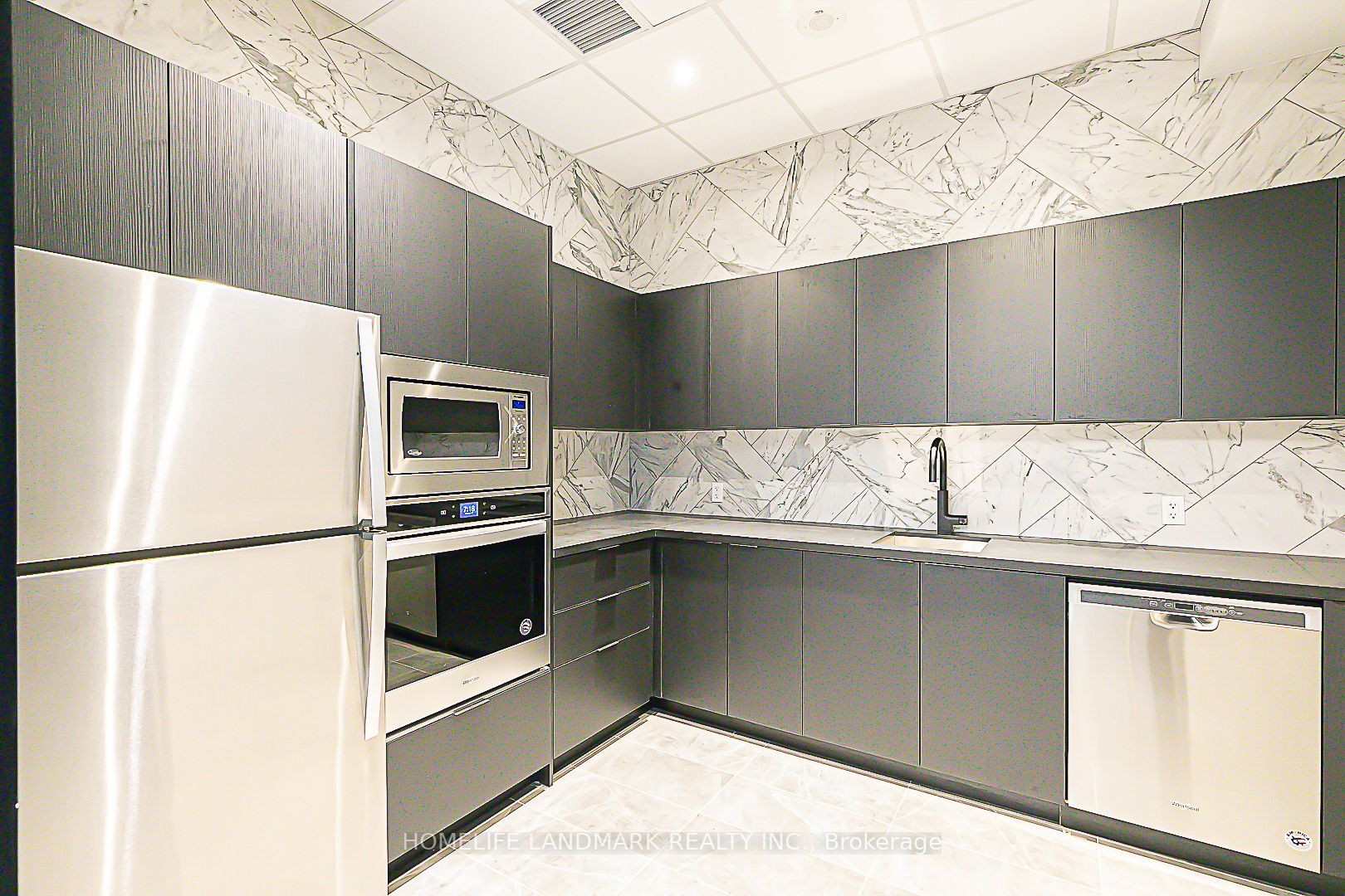 31 Tippett Rd, #1011