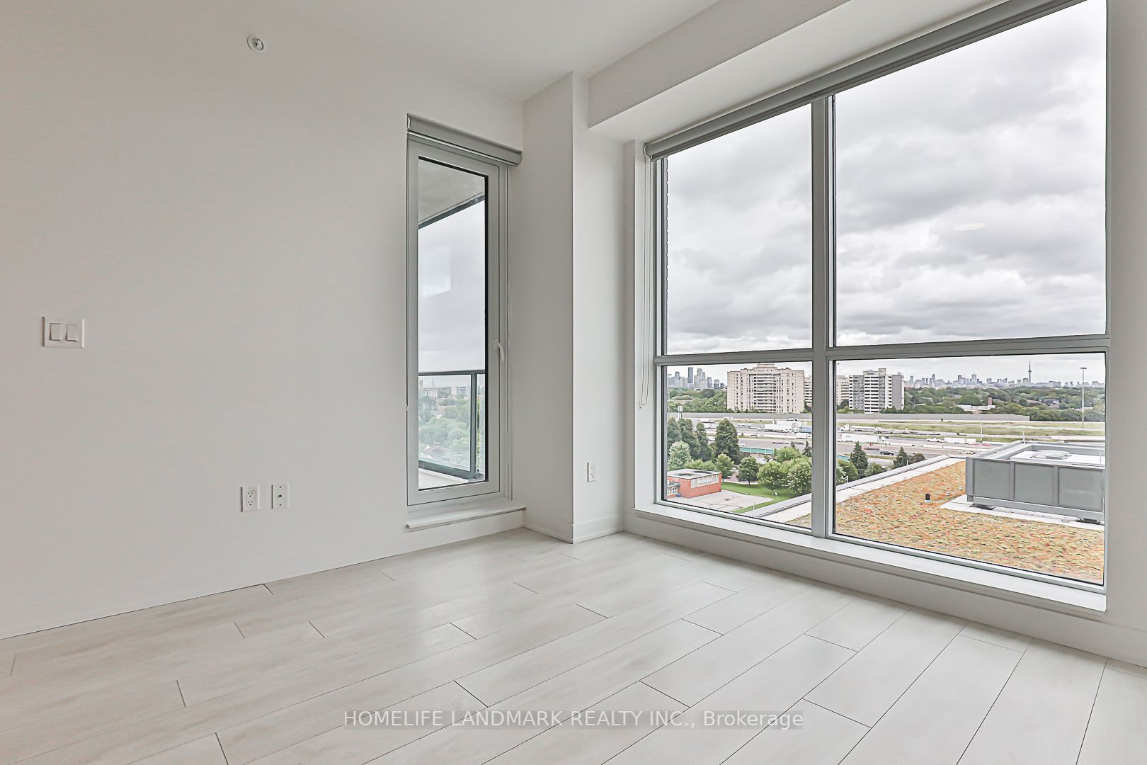 31 Tippett Rd, #1011