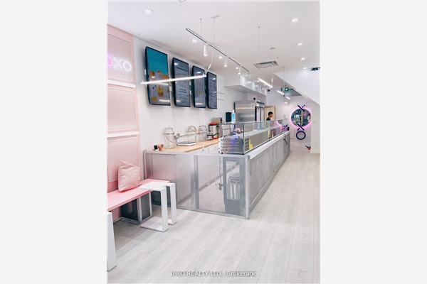 393 Spadina Ave, Toronto