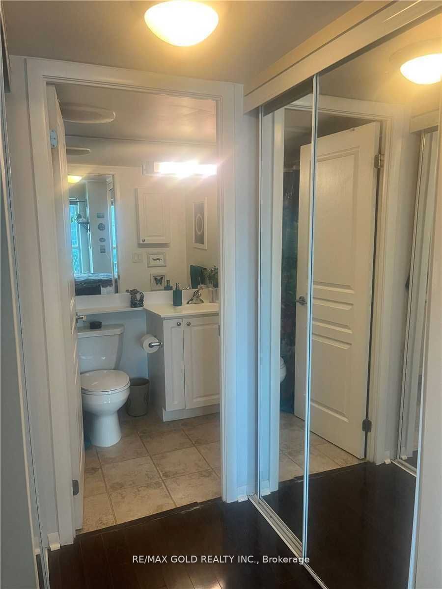 18 Yonge St, #2802