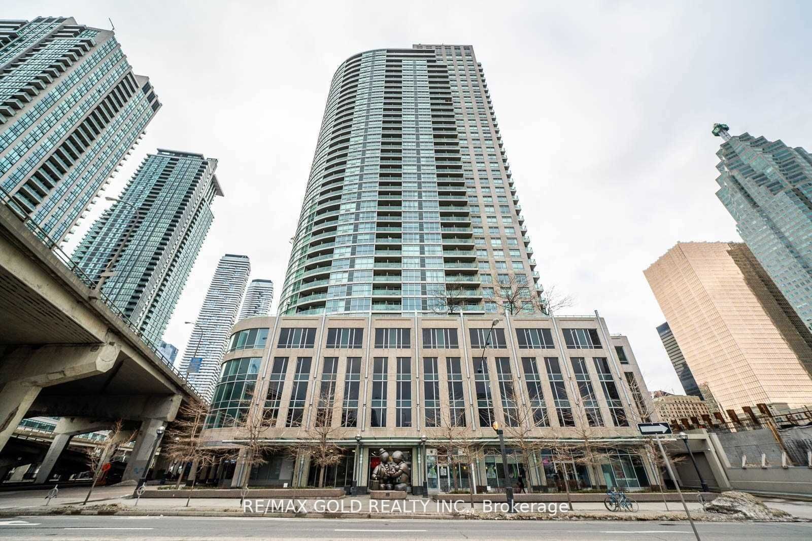 18 Yonge St, #2802