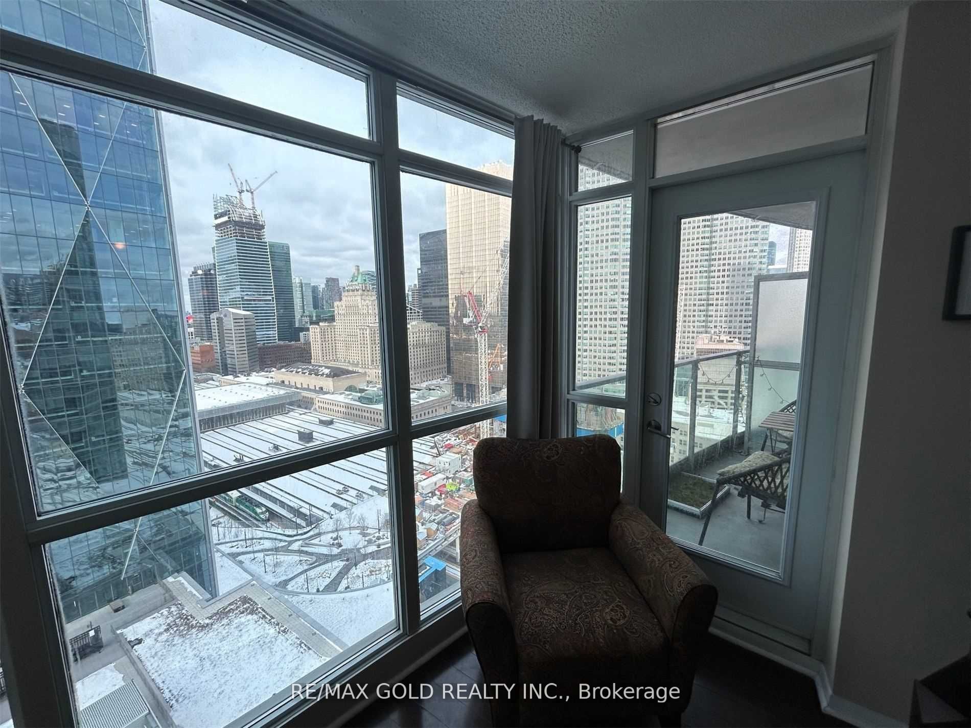 18 Yonge St, #2802