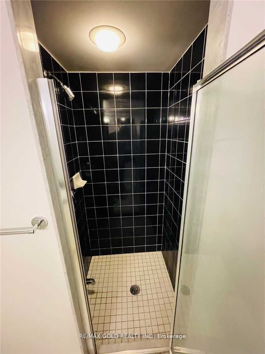 18 Yonge St, #2802