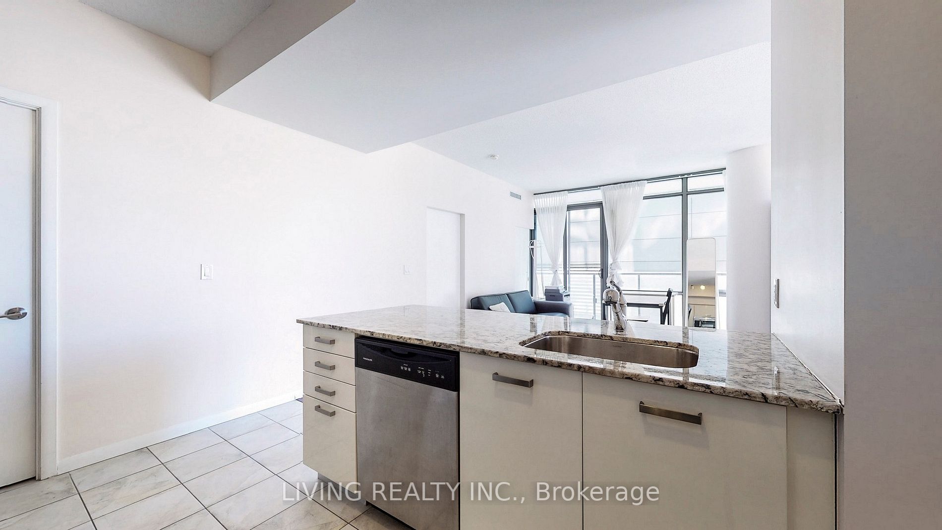 832 Bay St, #1303