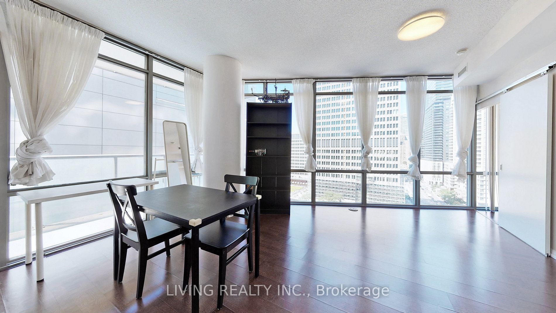 832 Bay St, #1303