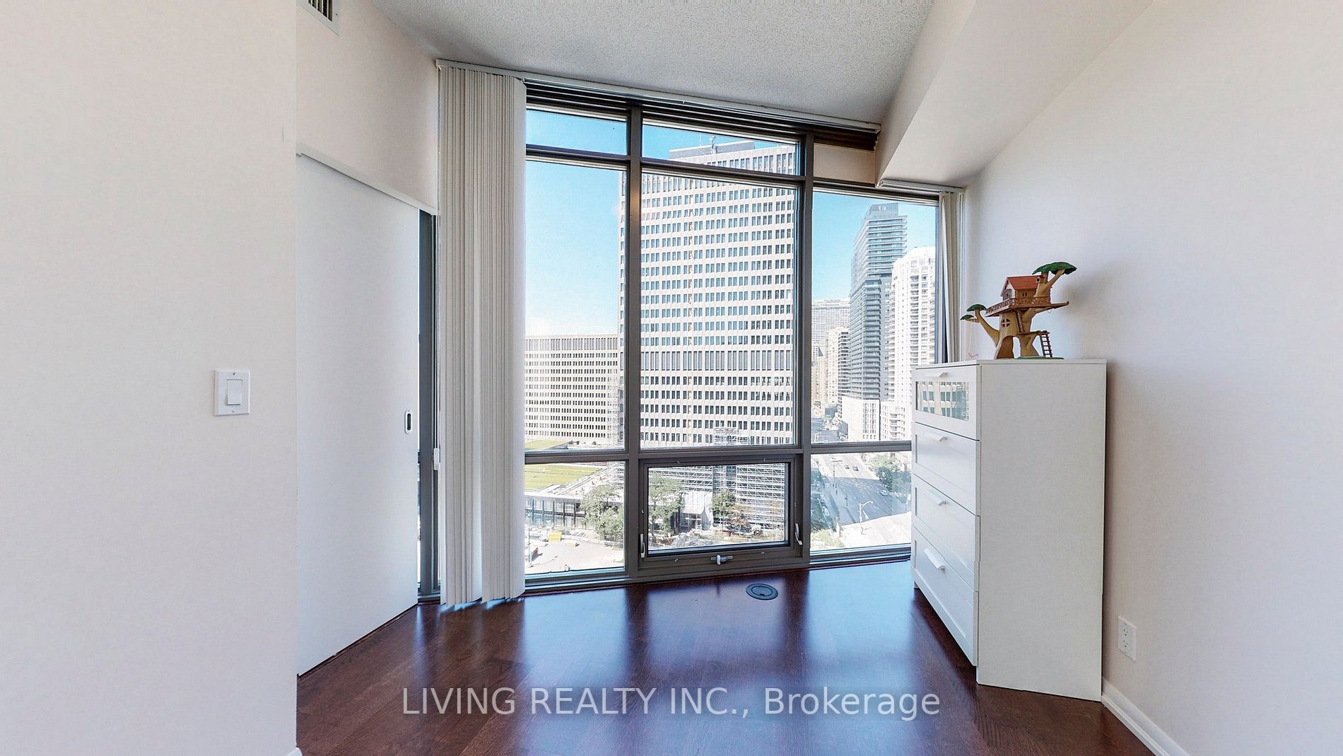 832 Bay St, #1303