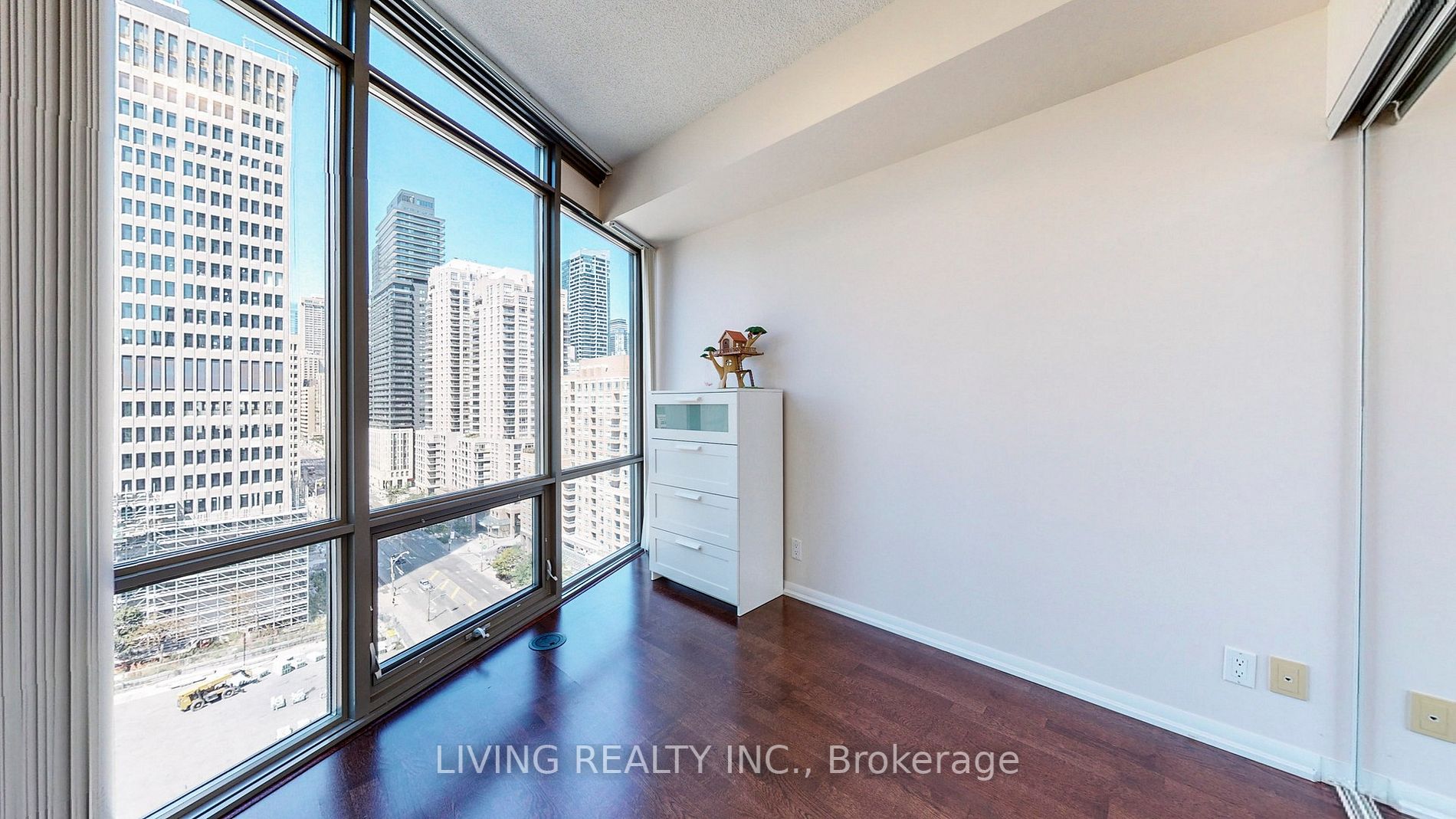 832 Bay St, #1303