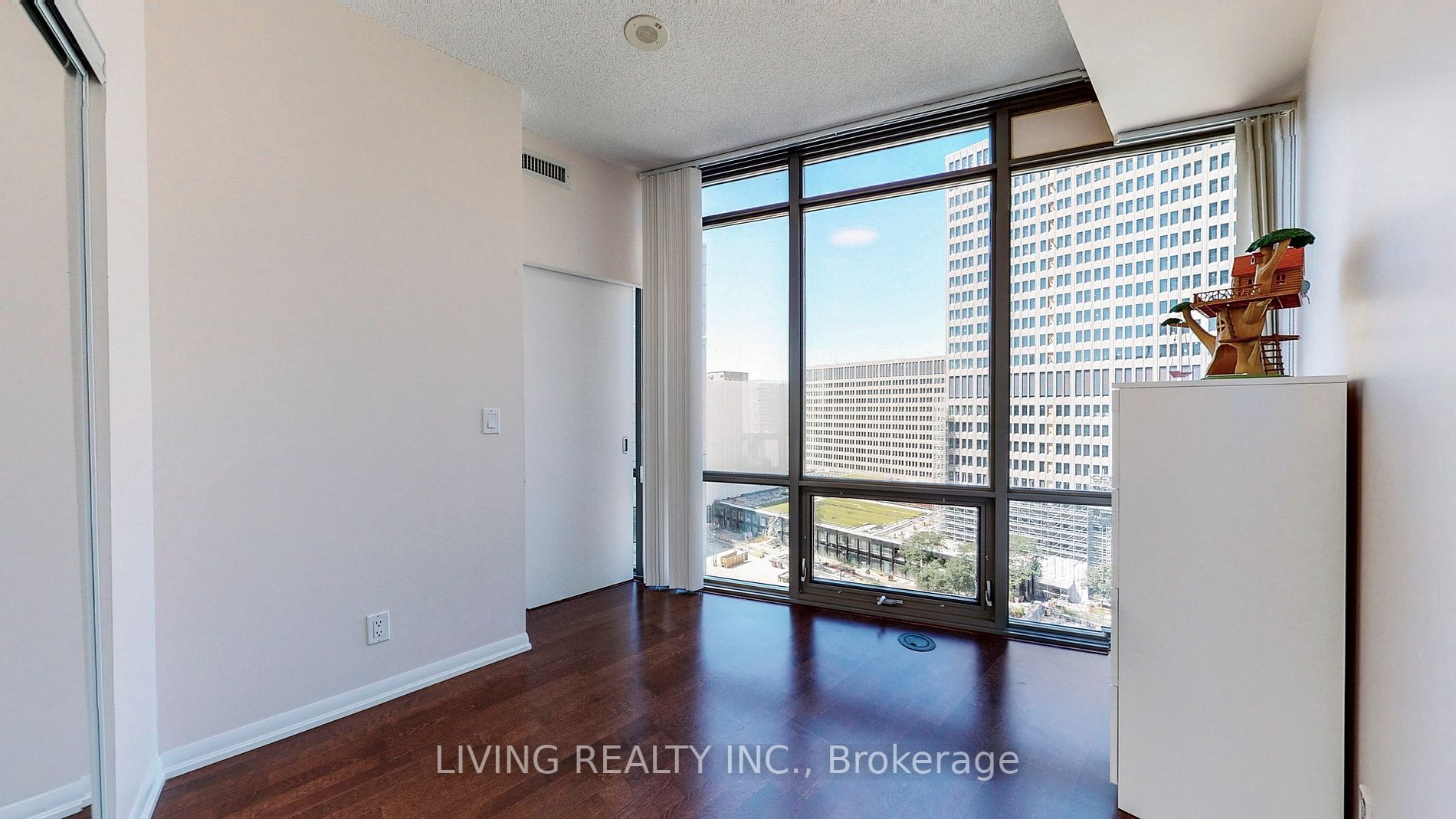 832 Bay St, #1303