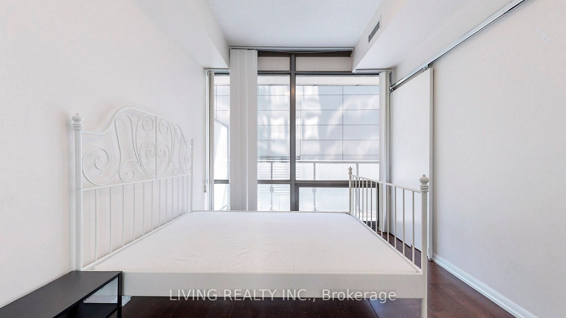 832 Bay St, #1303