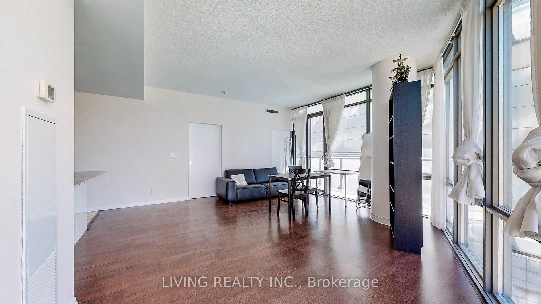 832 Bay St, #1303