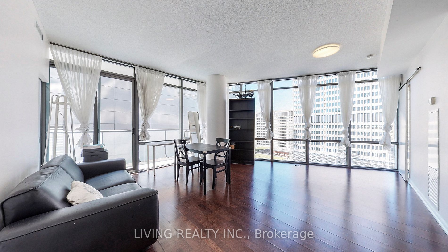 832 Bay St, #1303