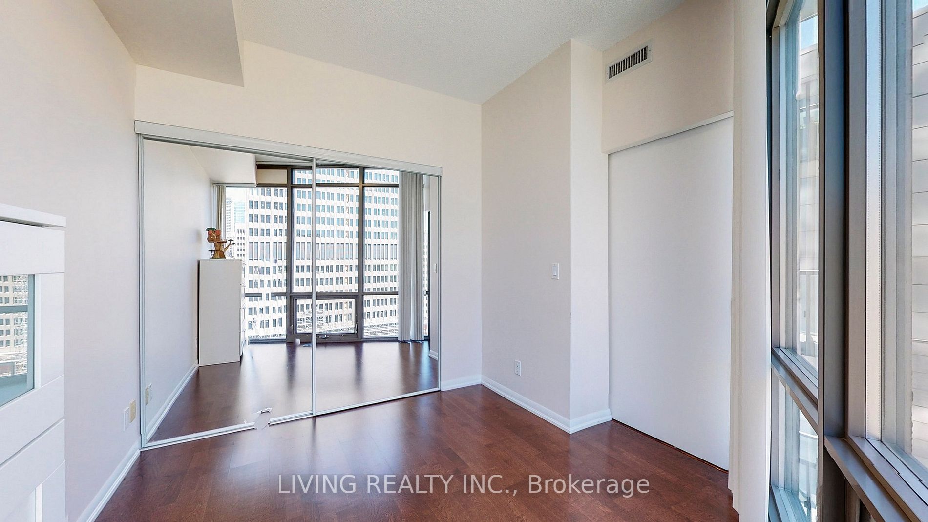 832 Bay St, #1303