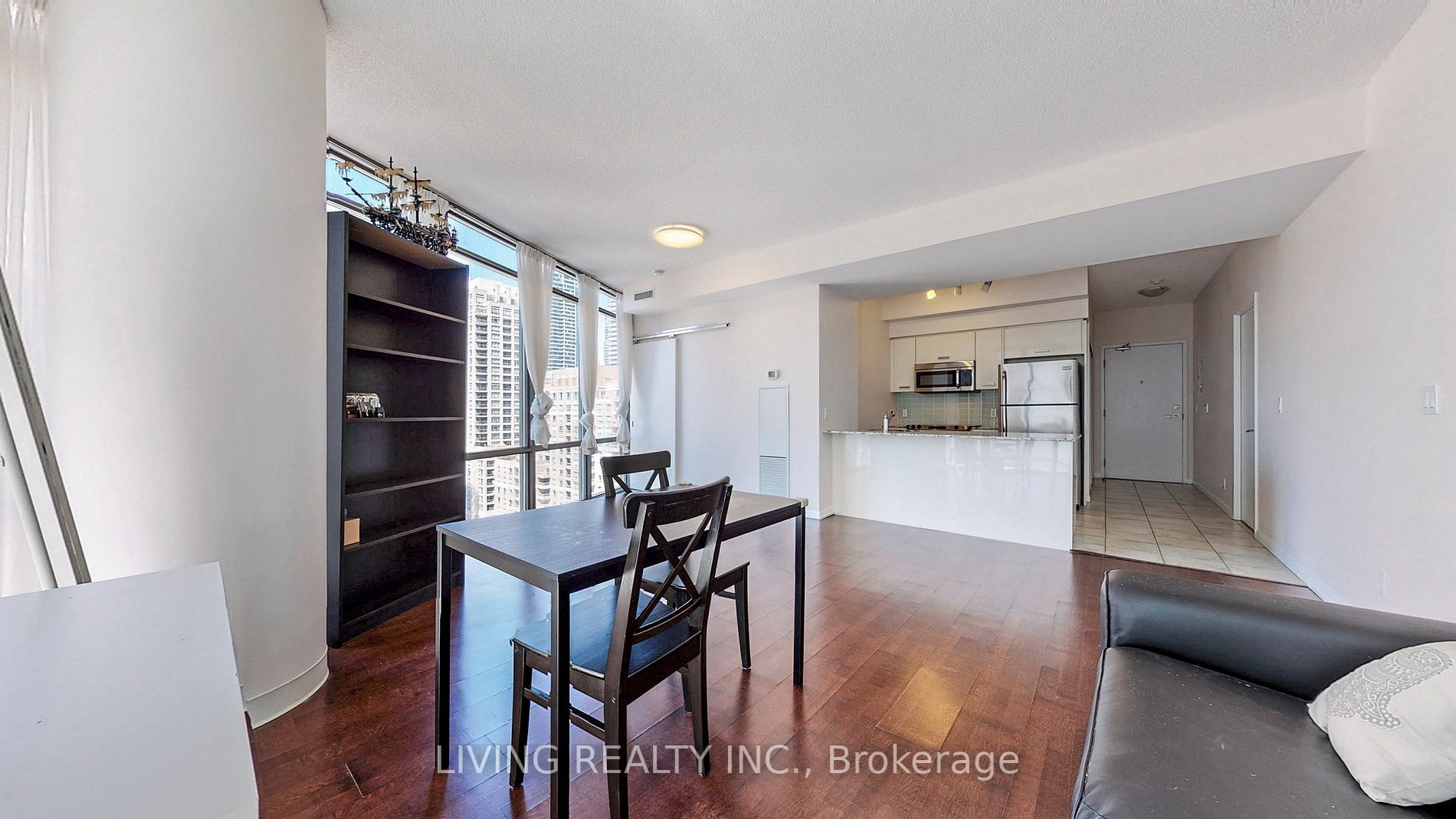 832 Bay St, #1303