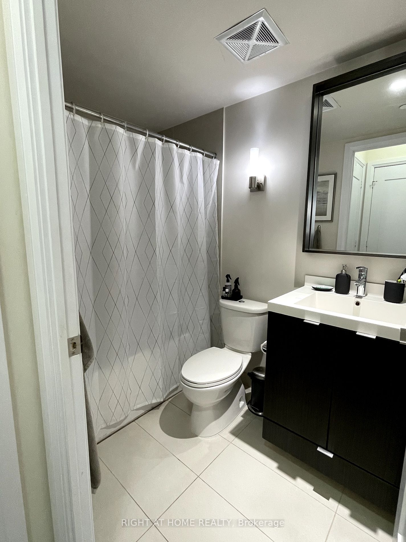 18 Graydon Hall Dr, #1107