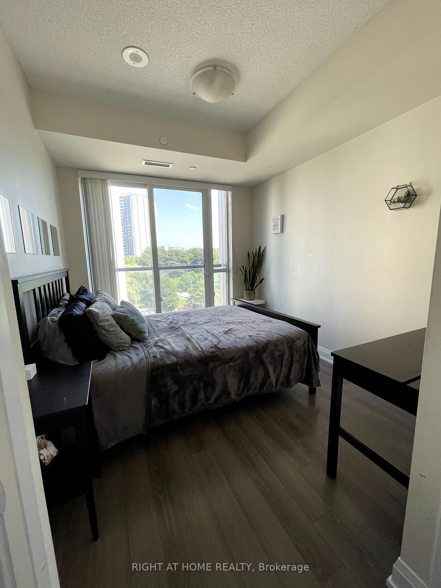 18 Graydon Hall Dr, #1107