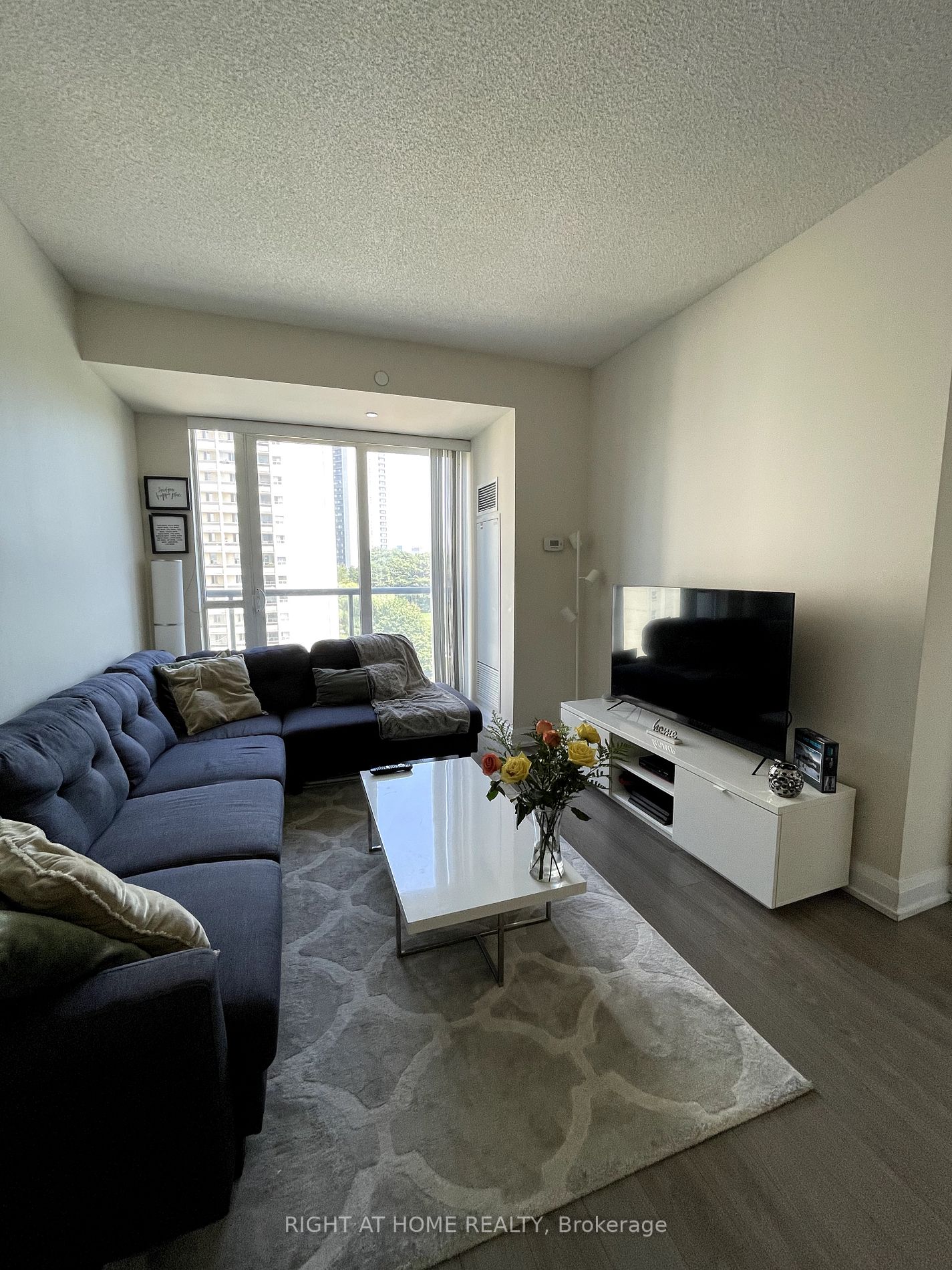 18 Graydon Hall Dr, #1107