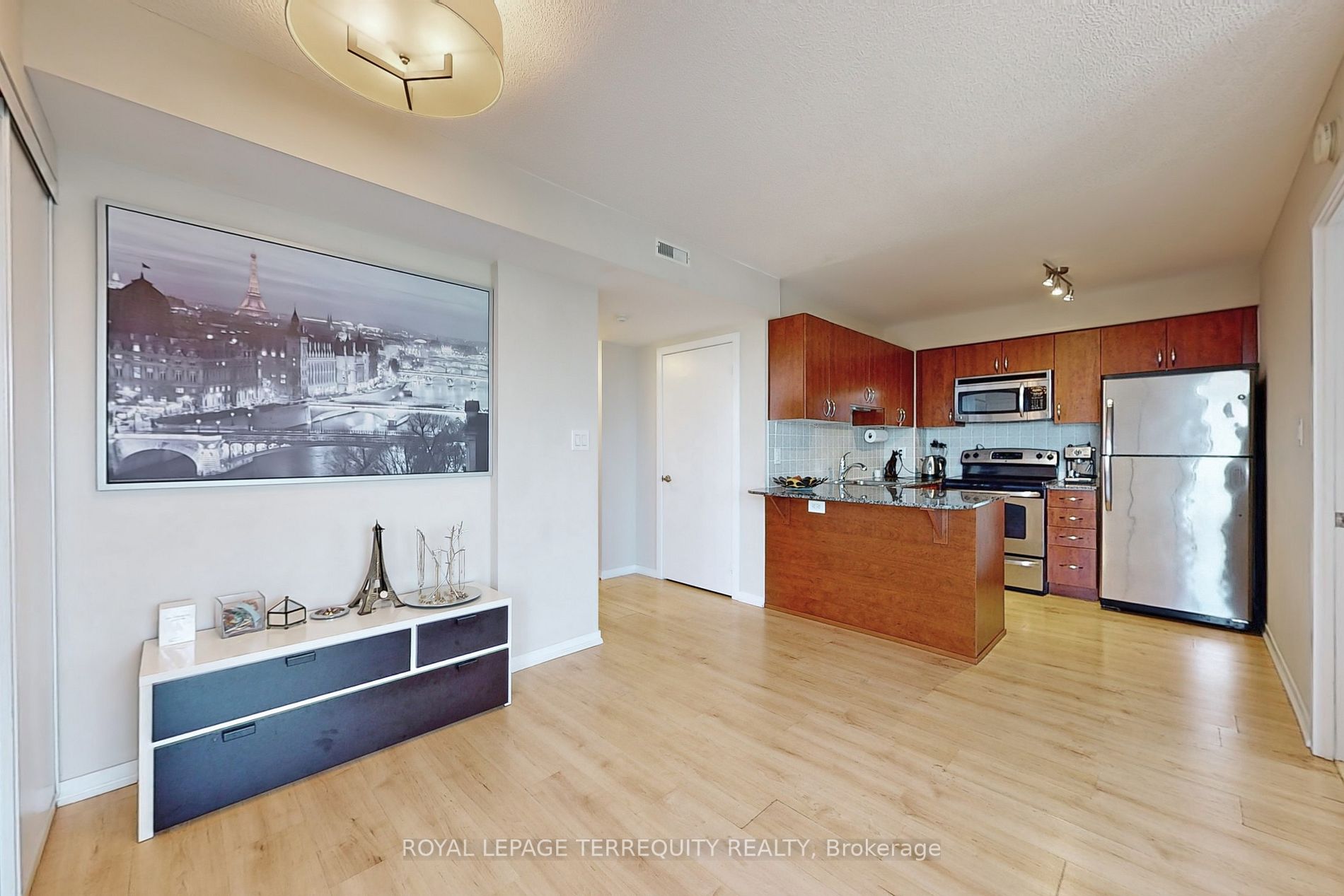Listing C6756178 - Large Photo # 8