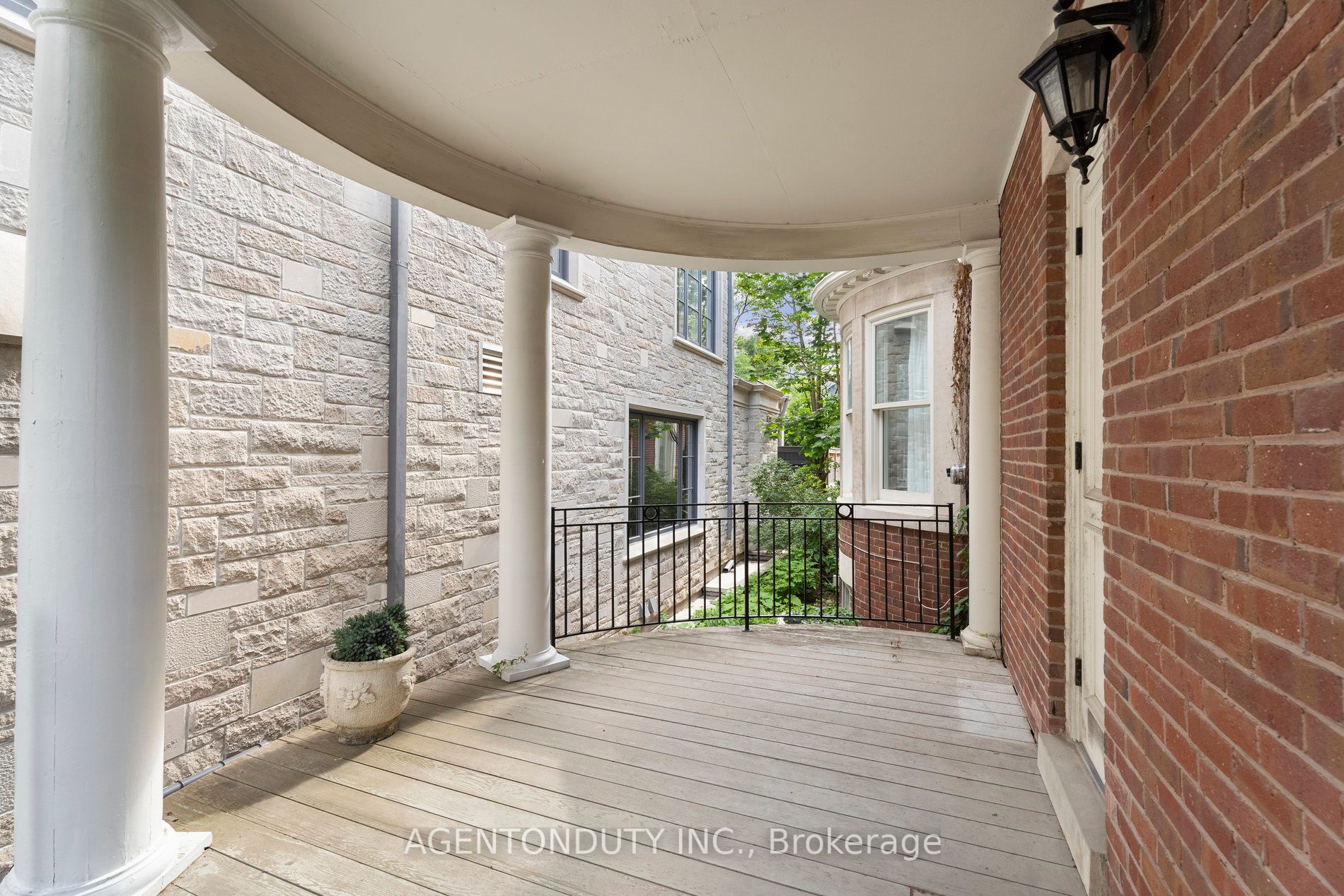 18 Forest Hill Rd