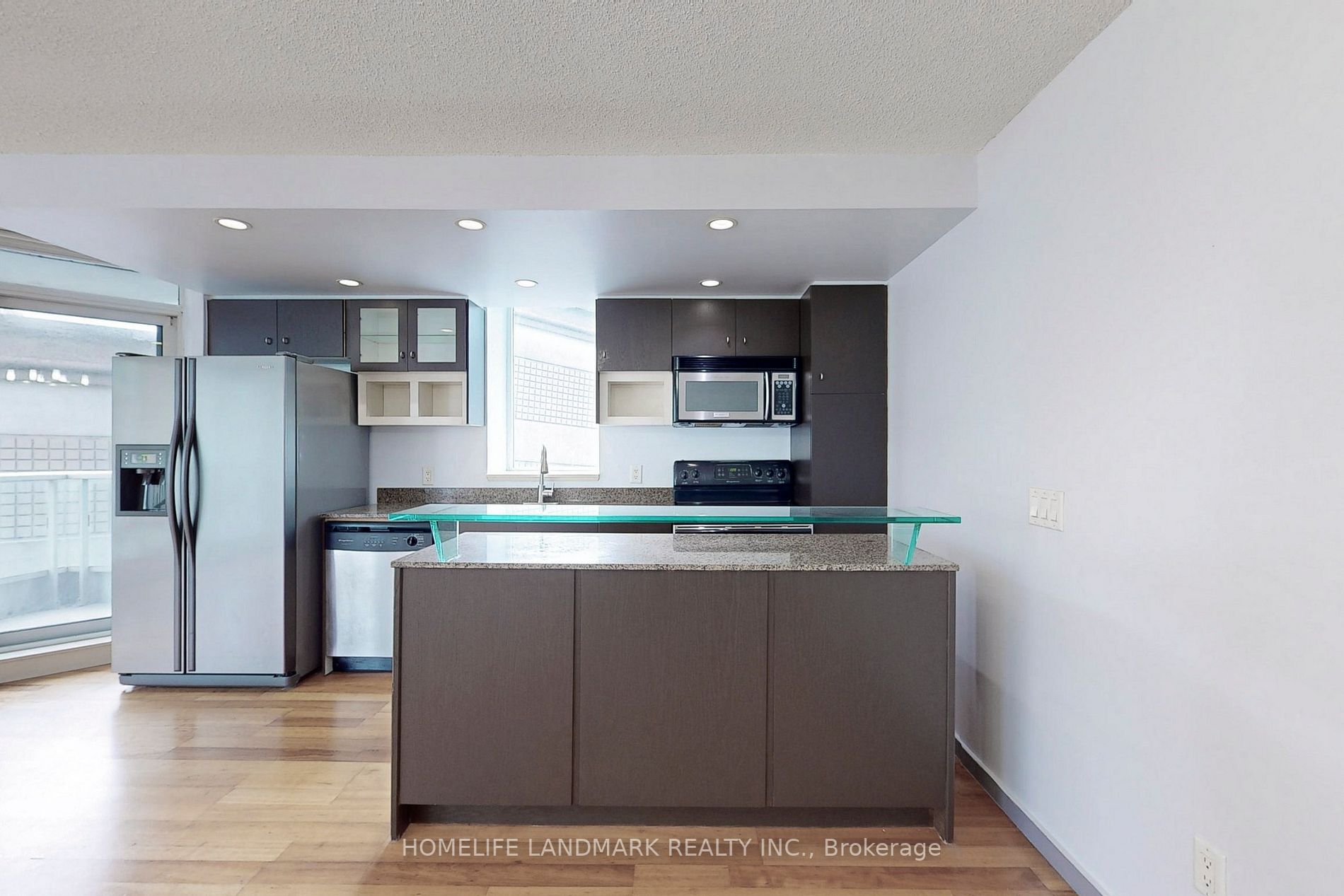 8 York St, #612