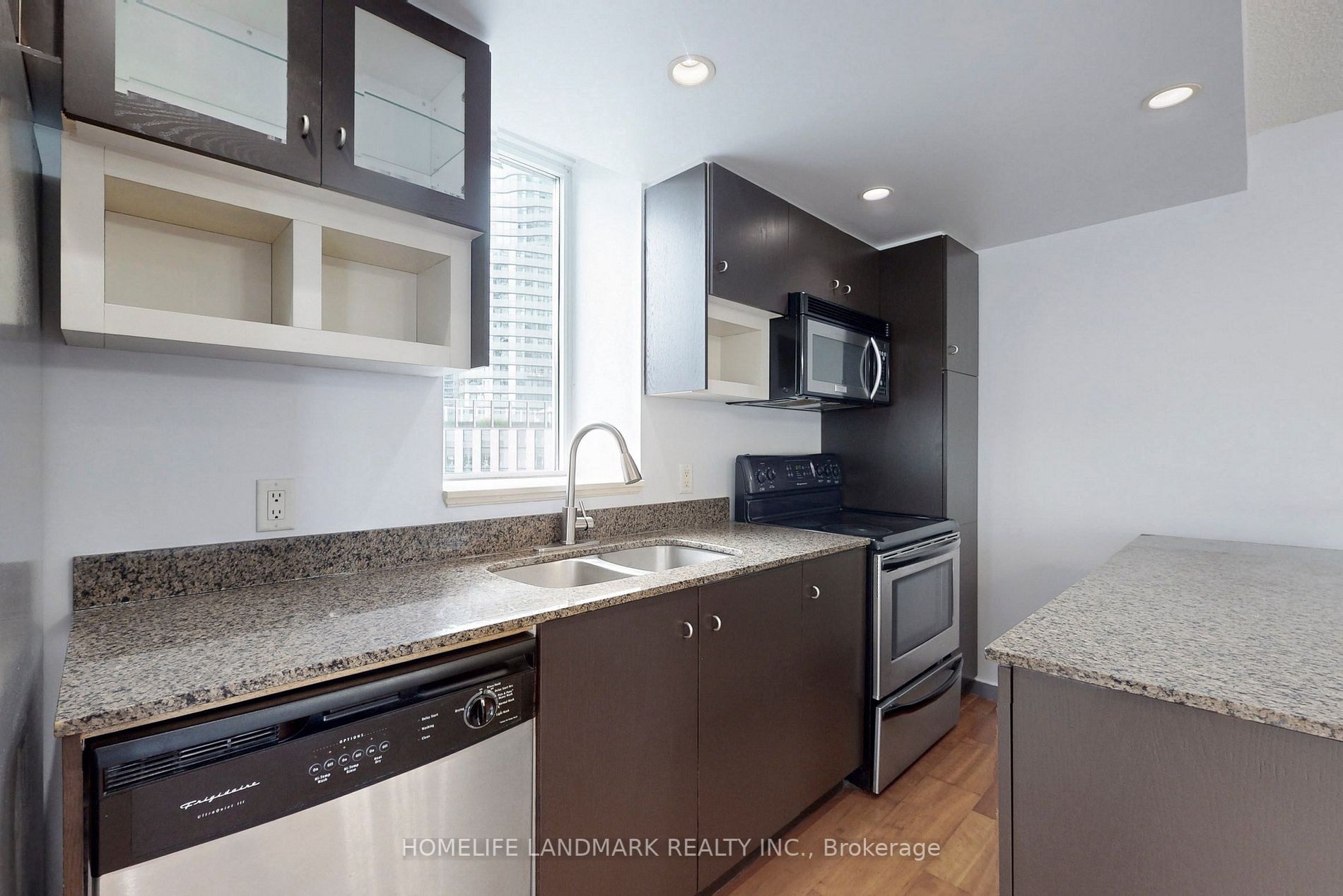 8 York St, #612