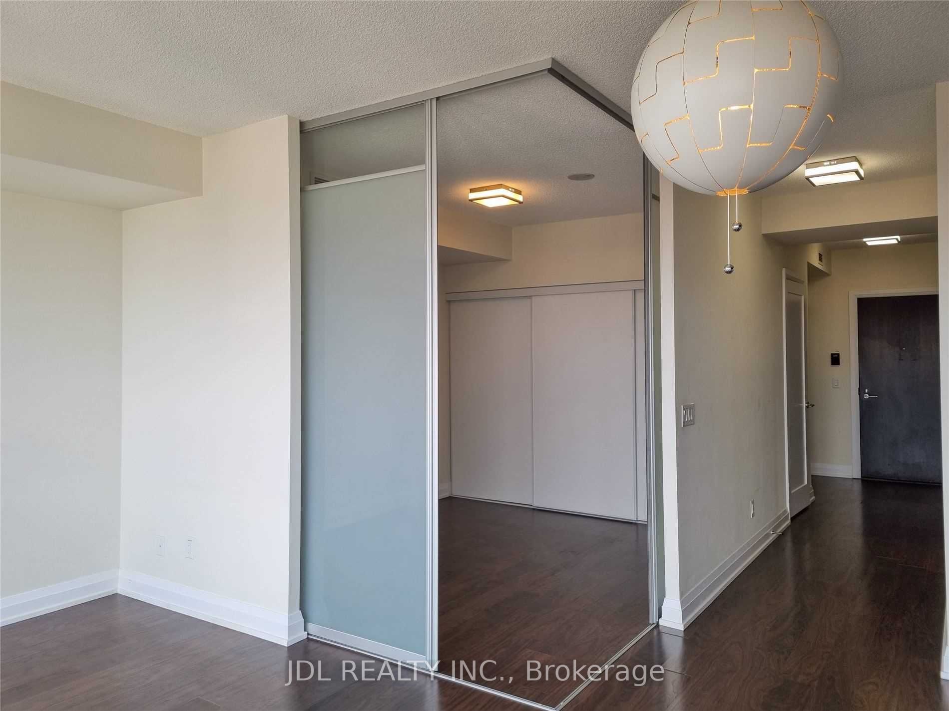 5 Sheppard Ave E, #2824