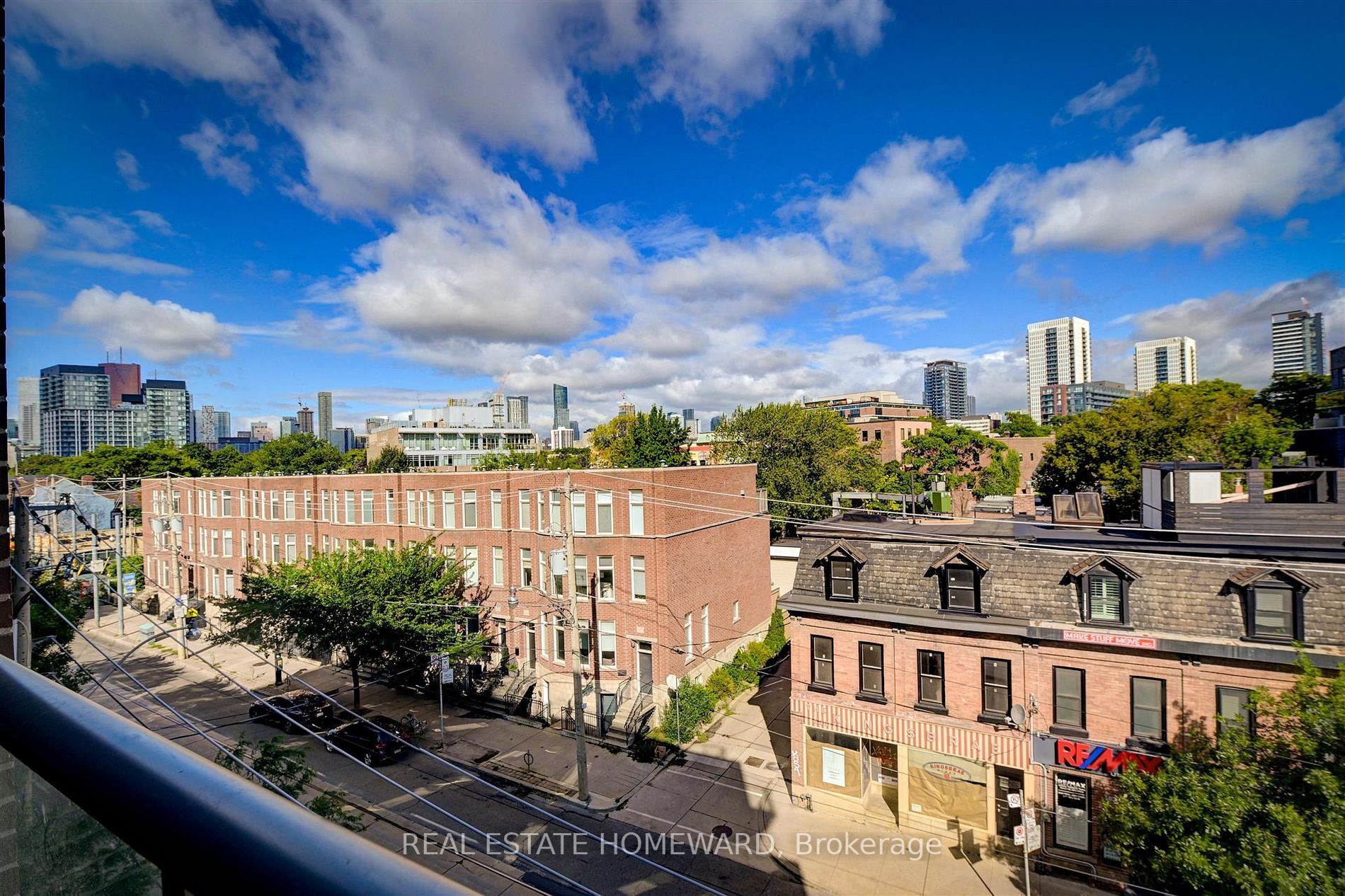 569 King St E, #406