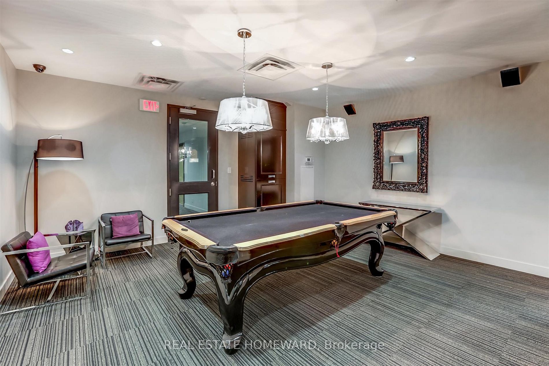 569 King St E, #406
