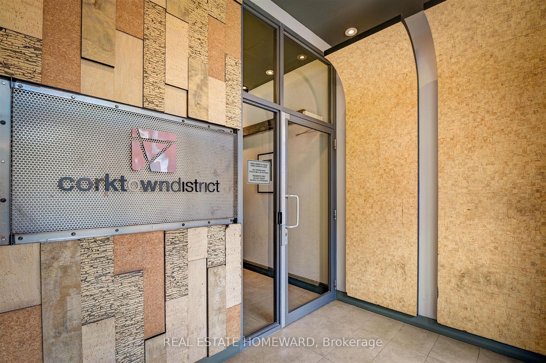 569 King St E, #406