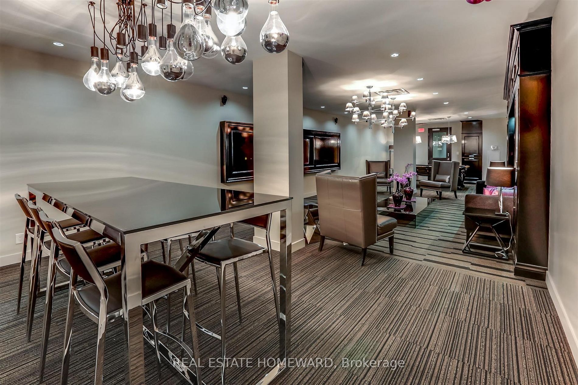 569 King St E, #406