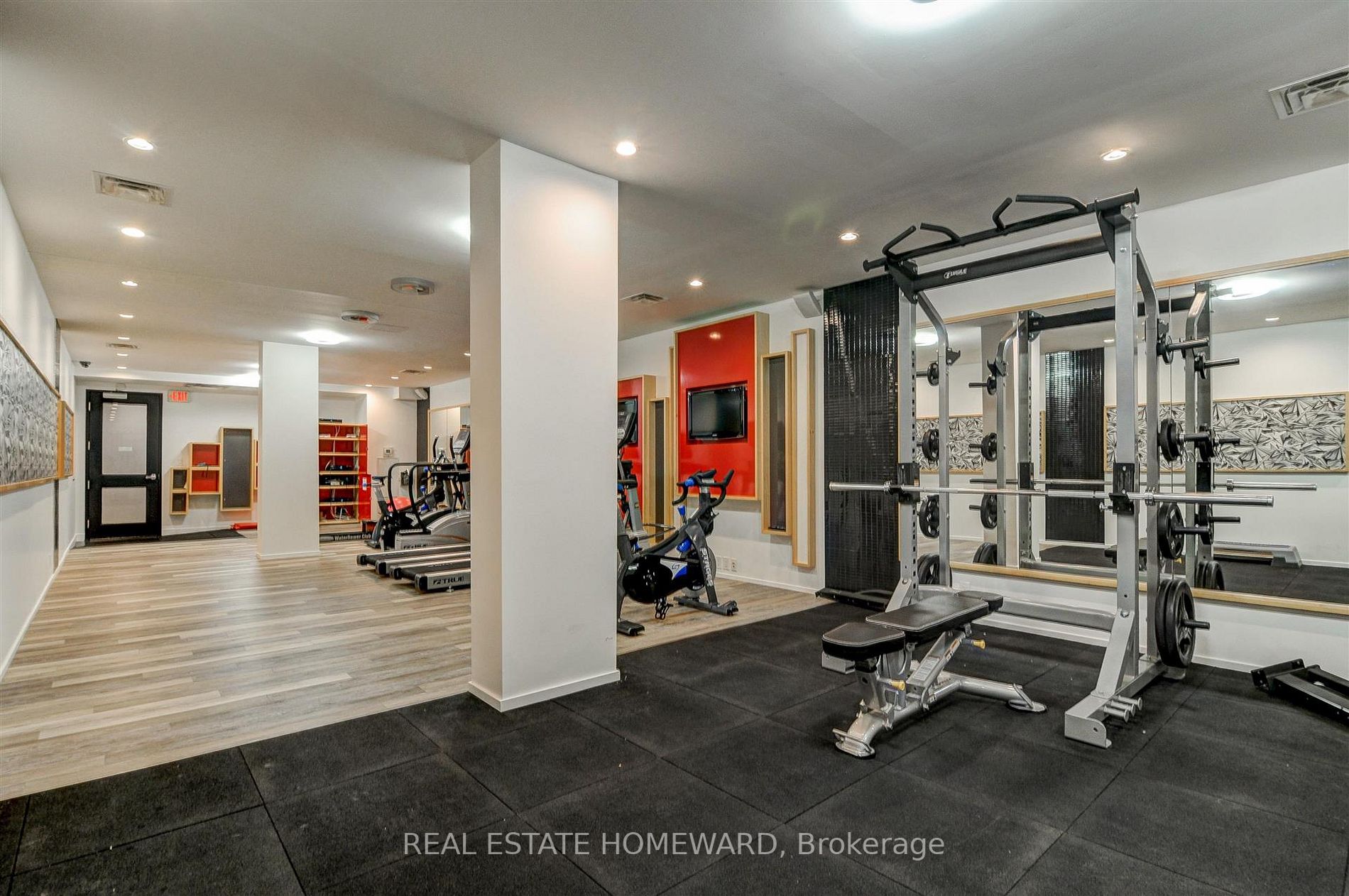 569 King St E, #406