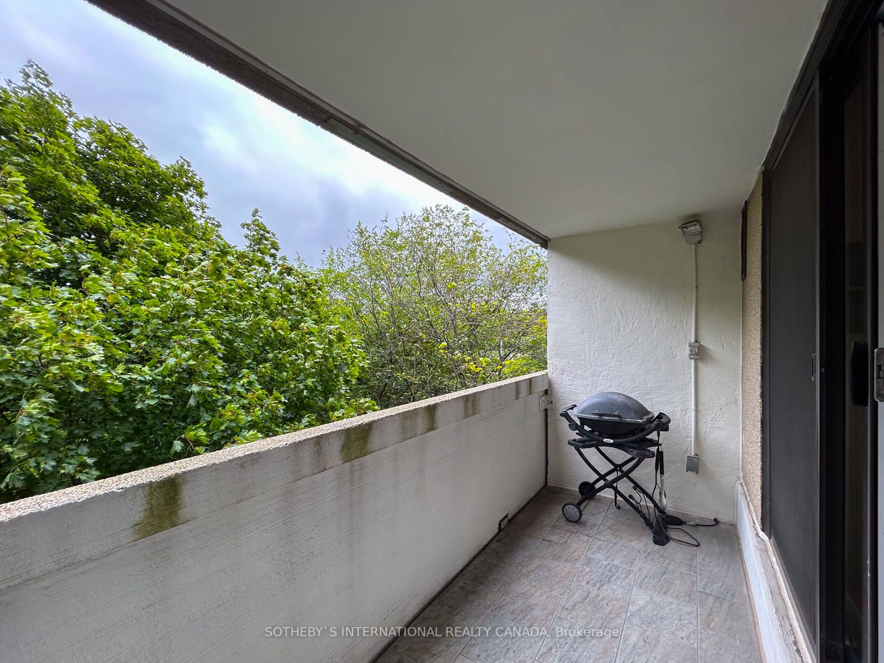 360 Bloor St E, #213