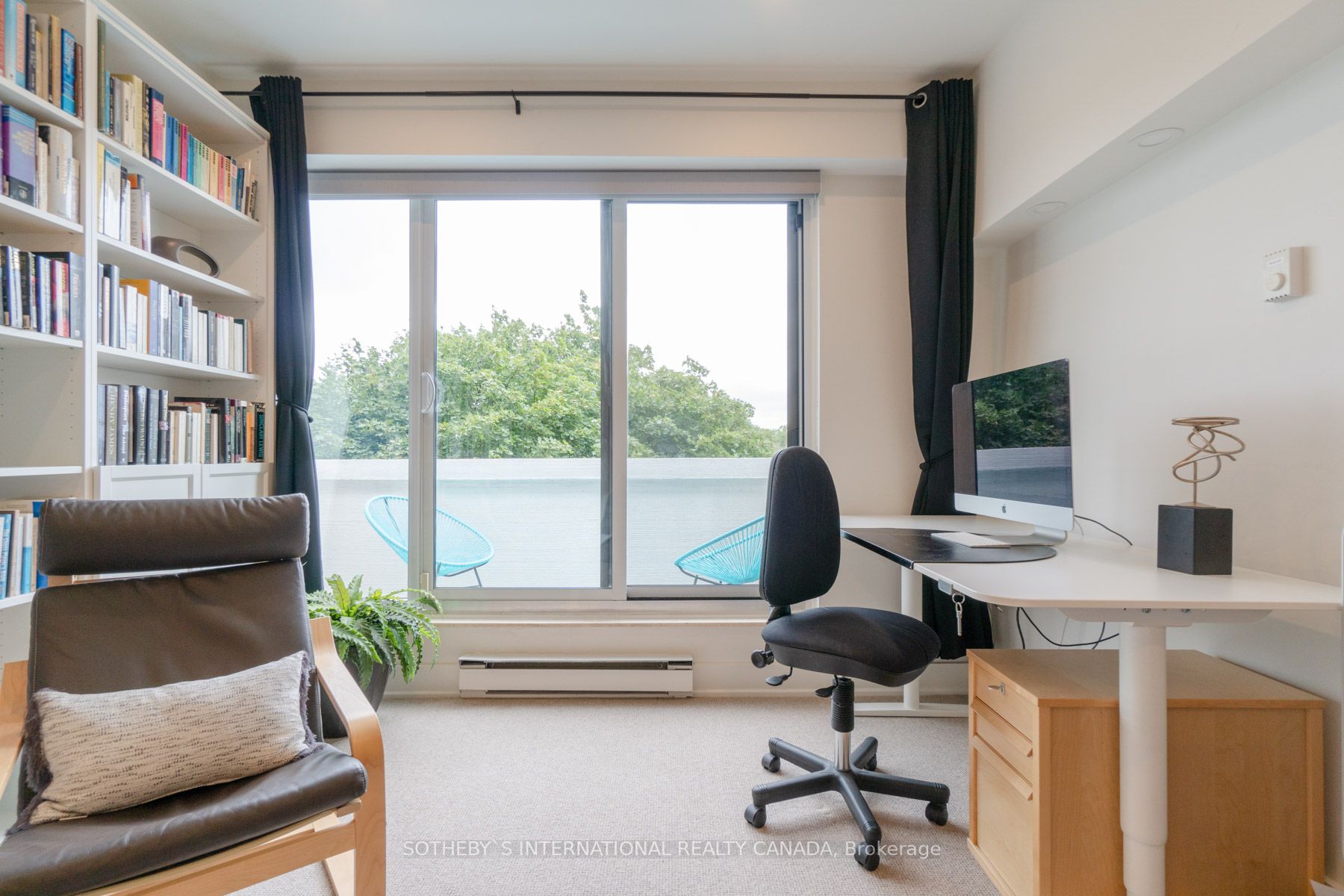 360 Bloor St E, #213