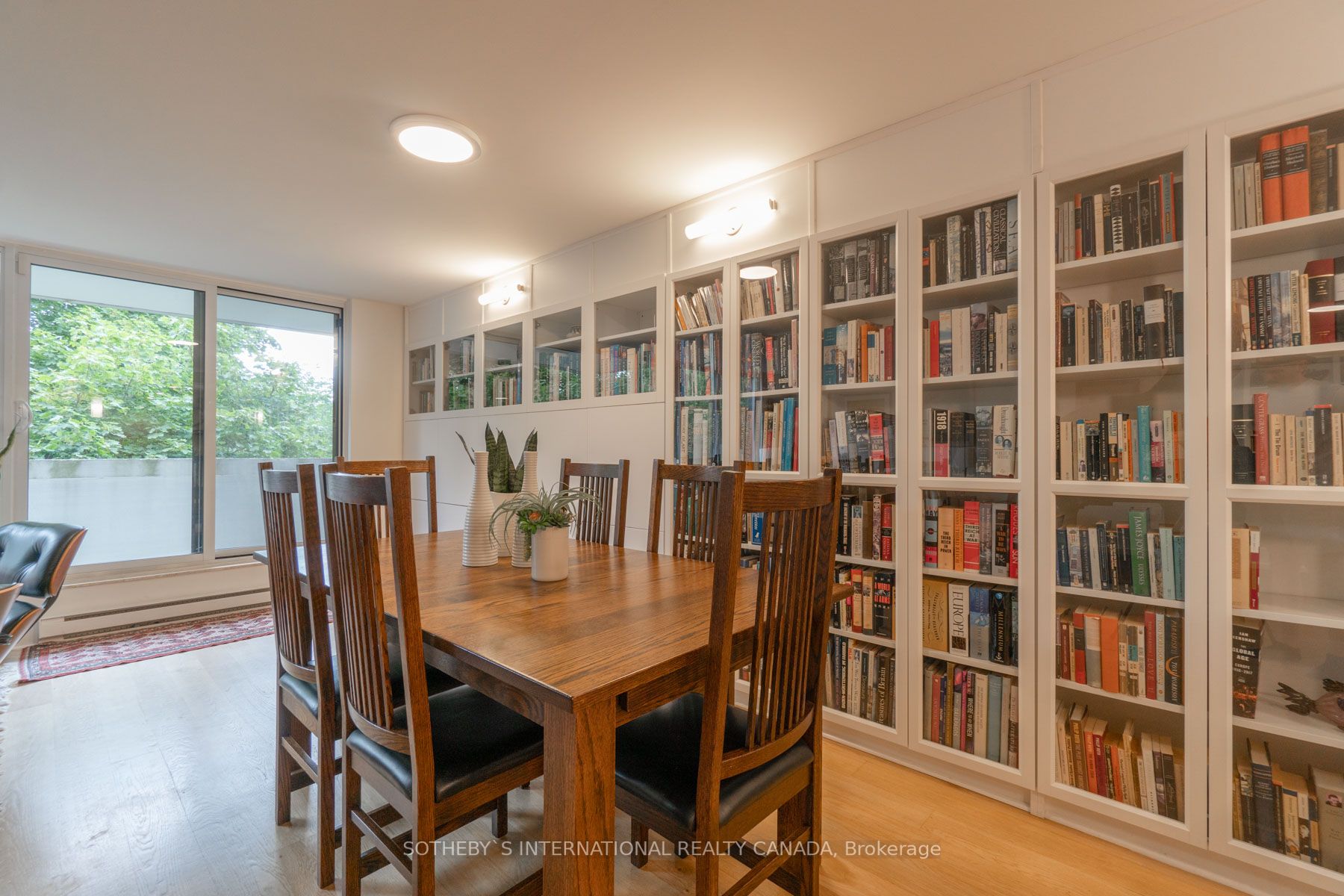 360 Bloor St E, #213