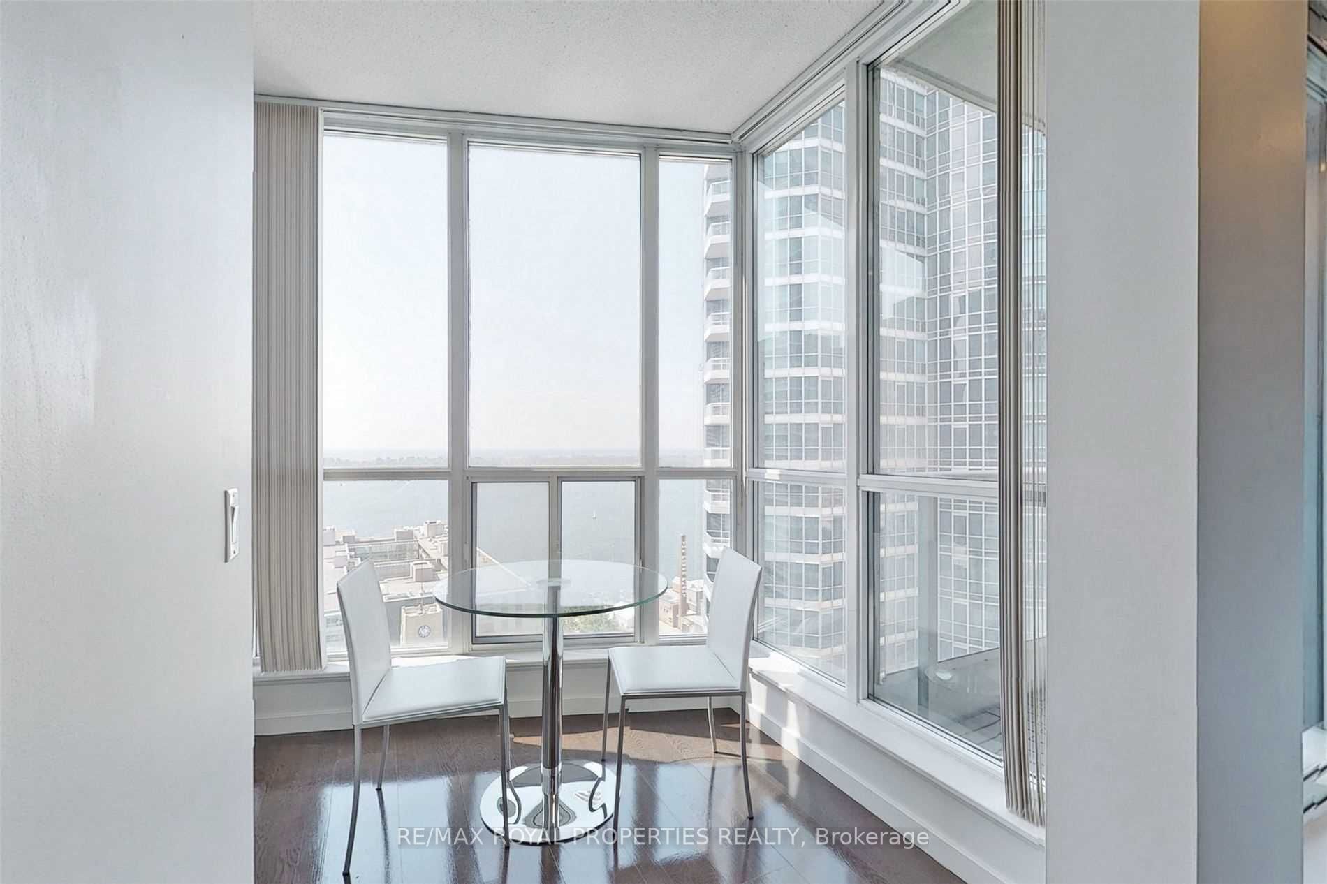 8 York St, #2710