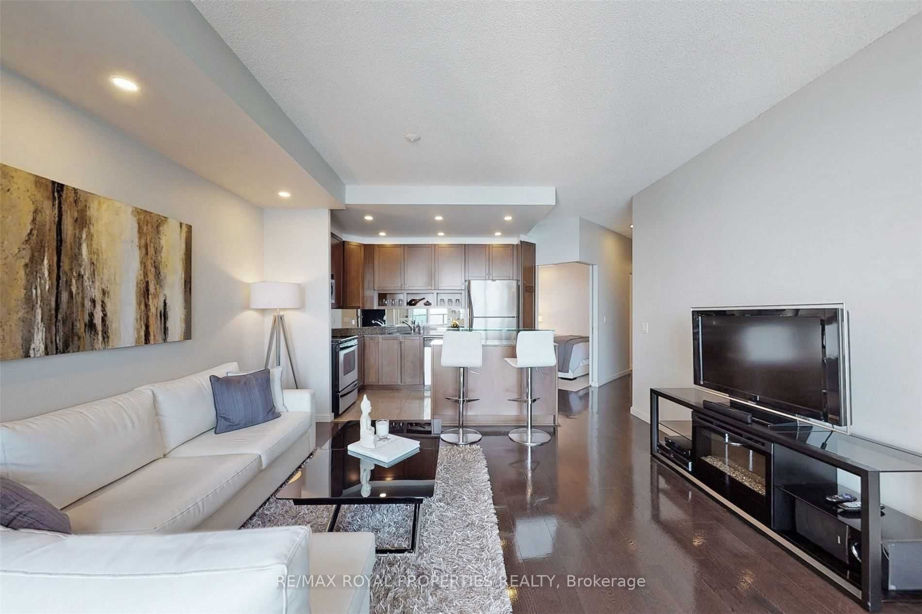 8 York St, #2710
