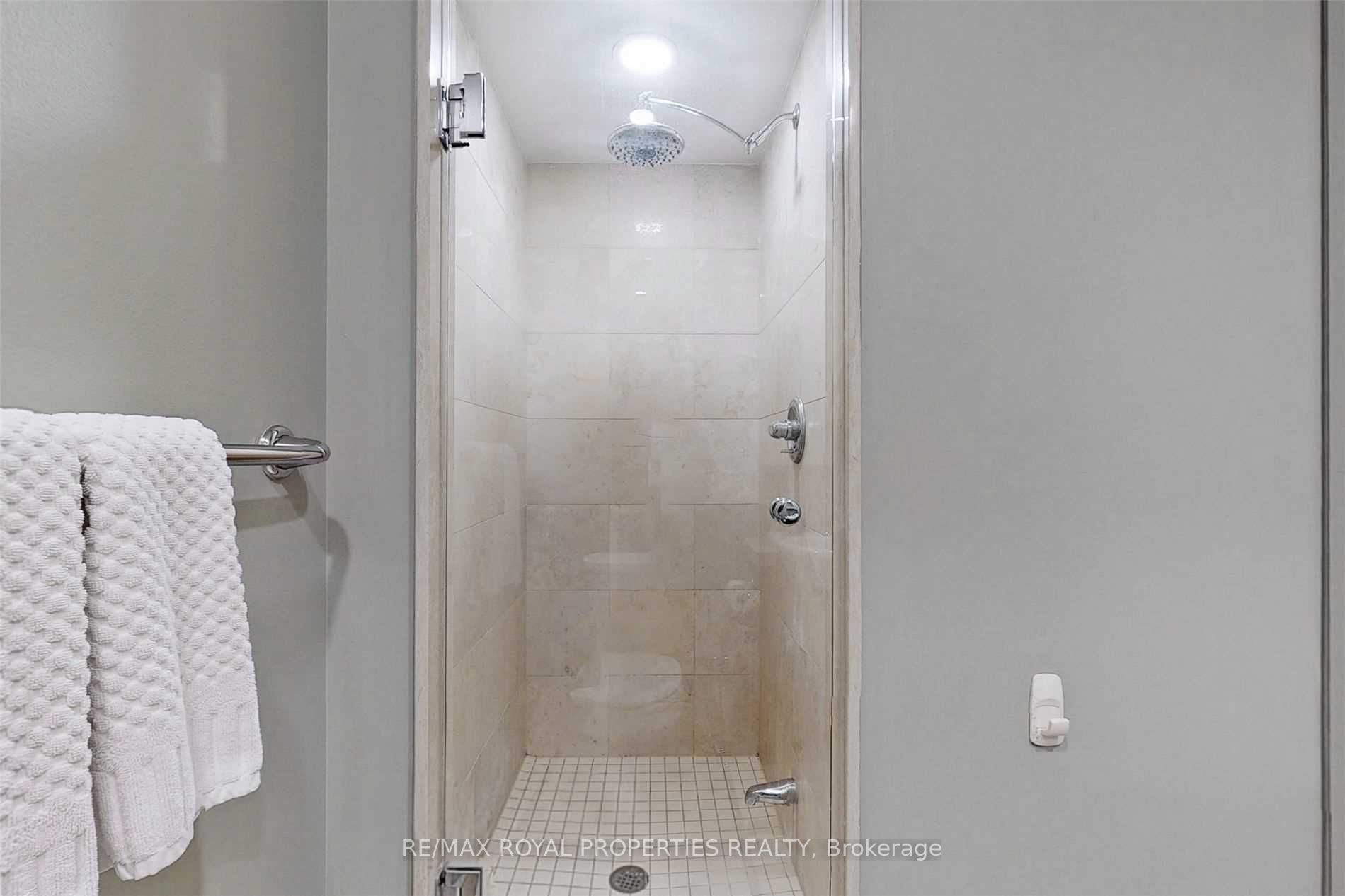 8 York St, #2710