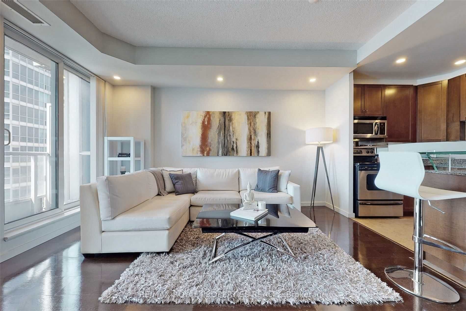 8 York St, #2710