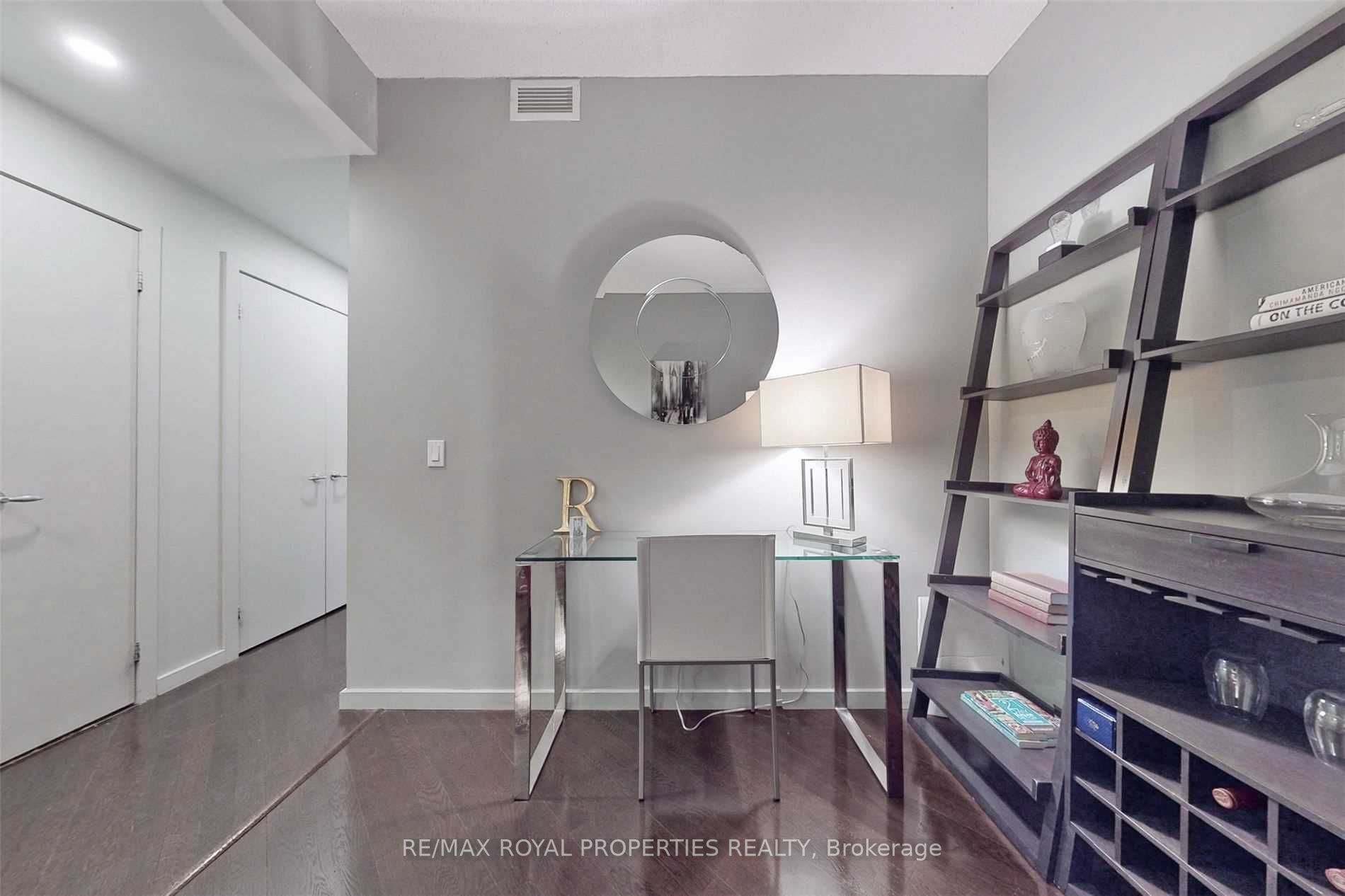 8 York St, #2710