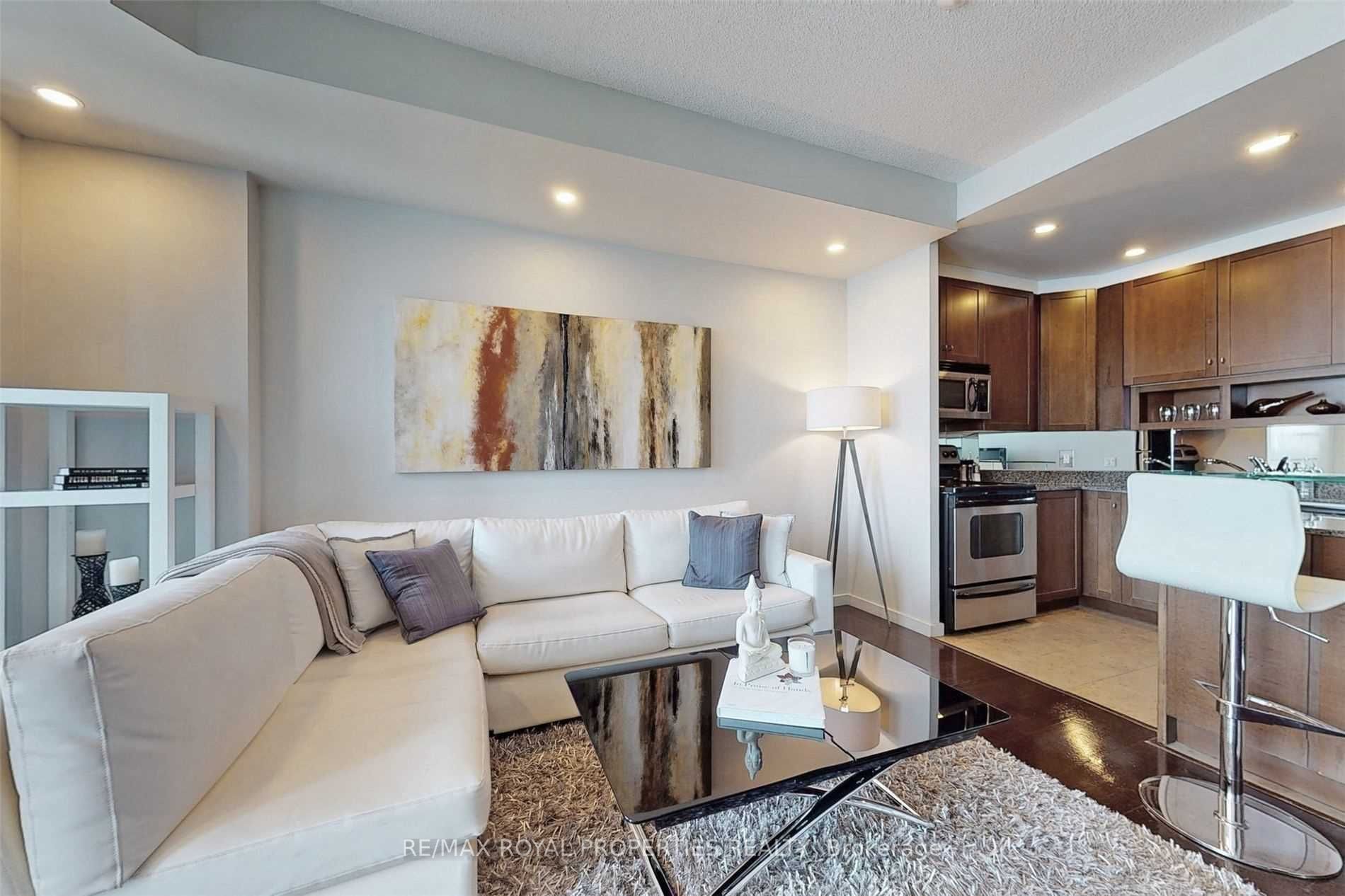 8 York St, #2710
