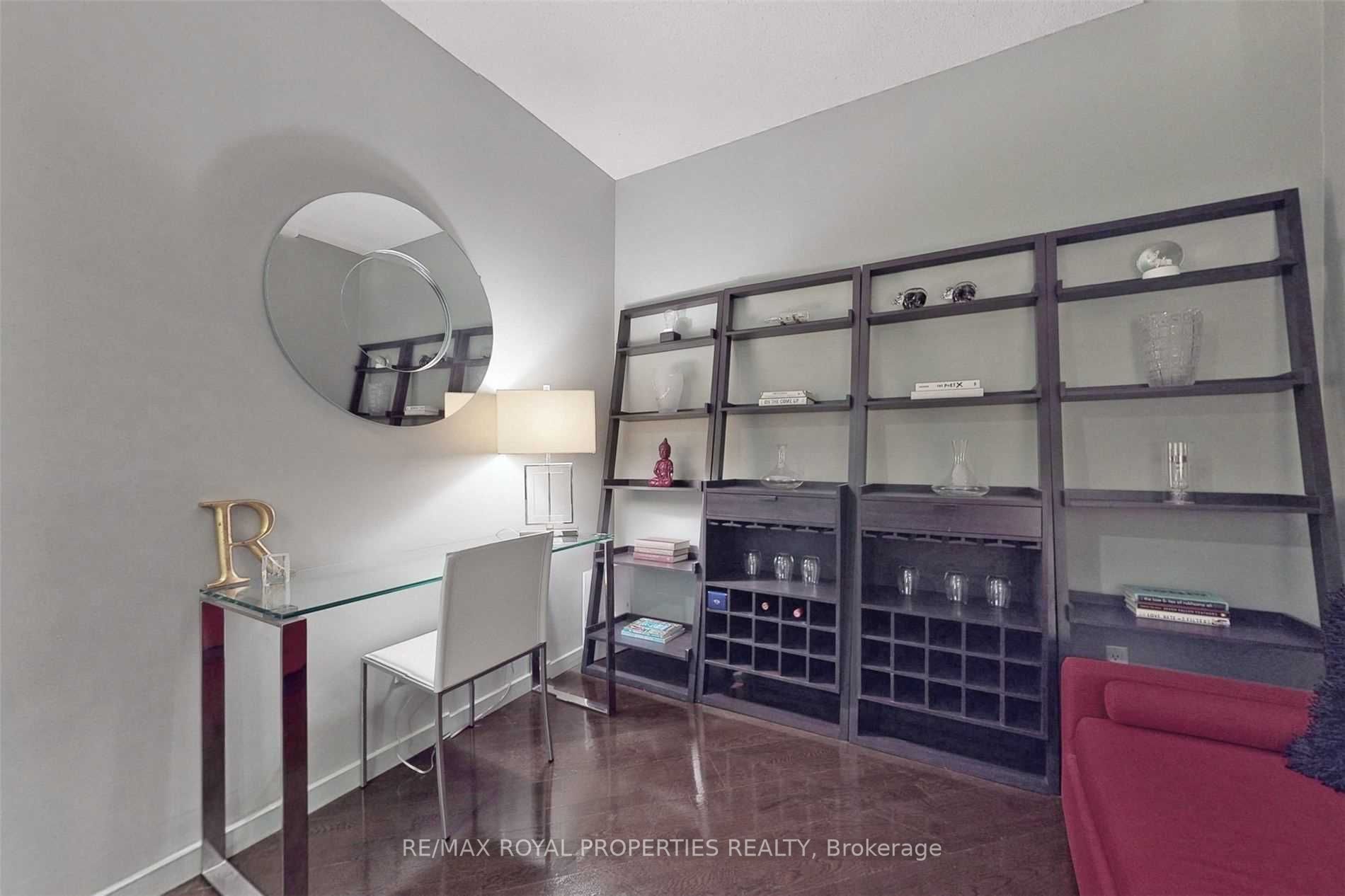 8 York St, #2710