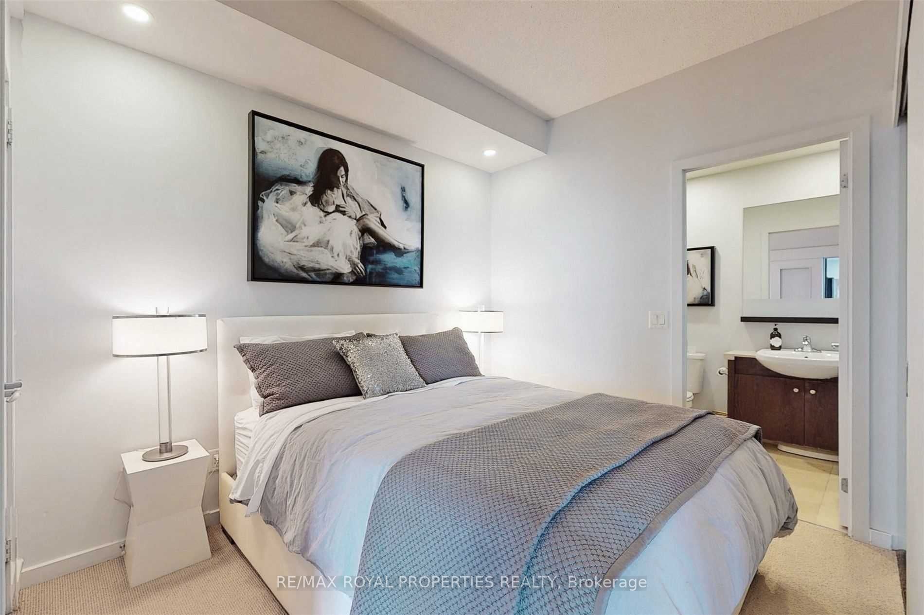 8 York St, #2710