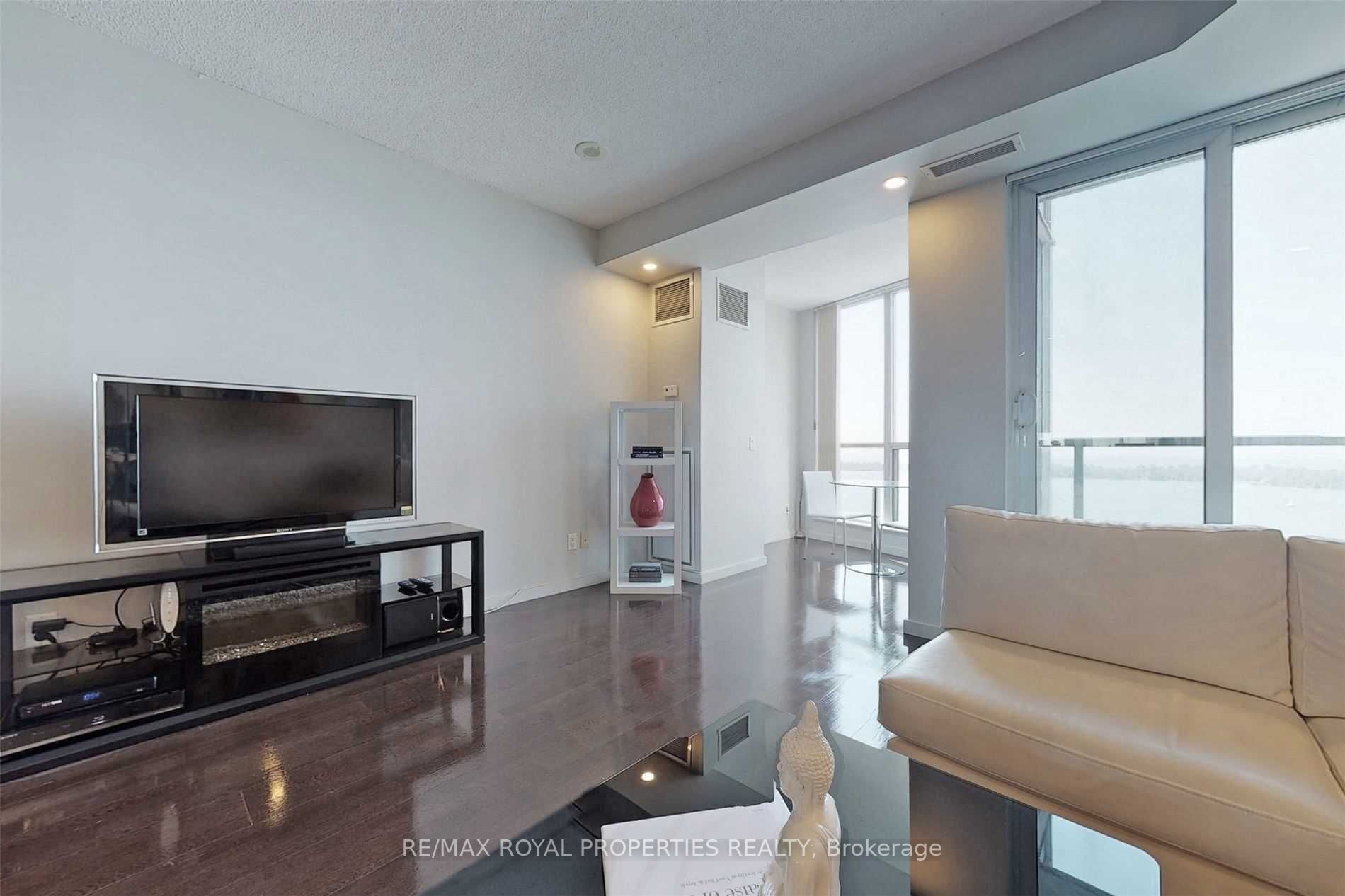 8 York St, #2710