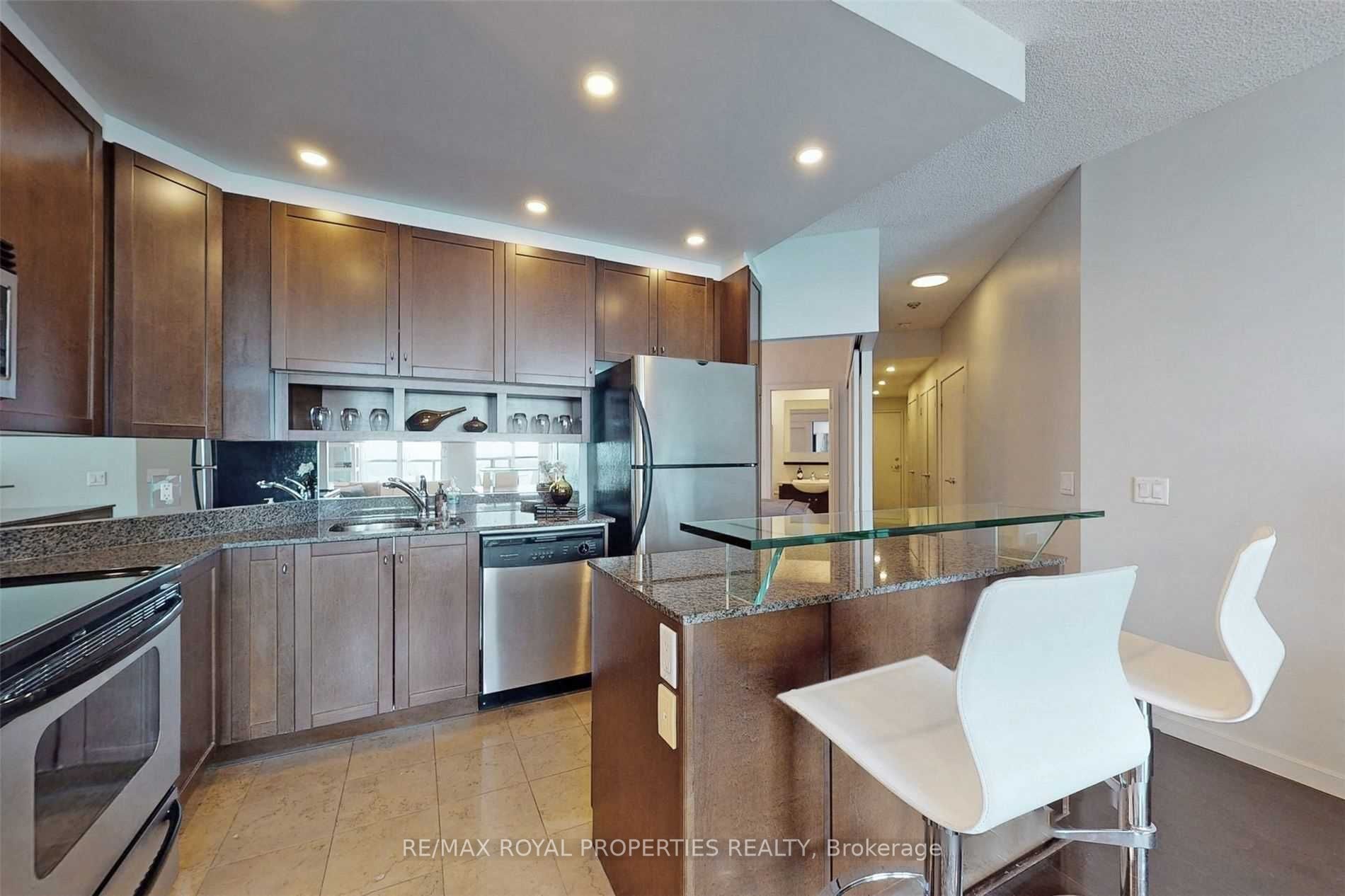 8 York St, #2710