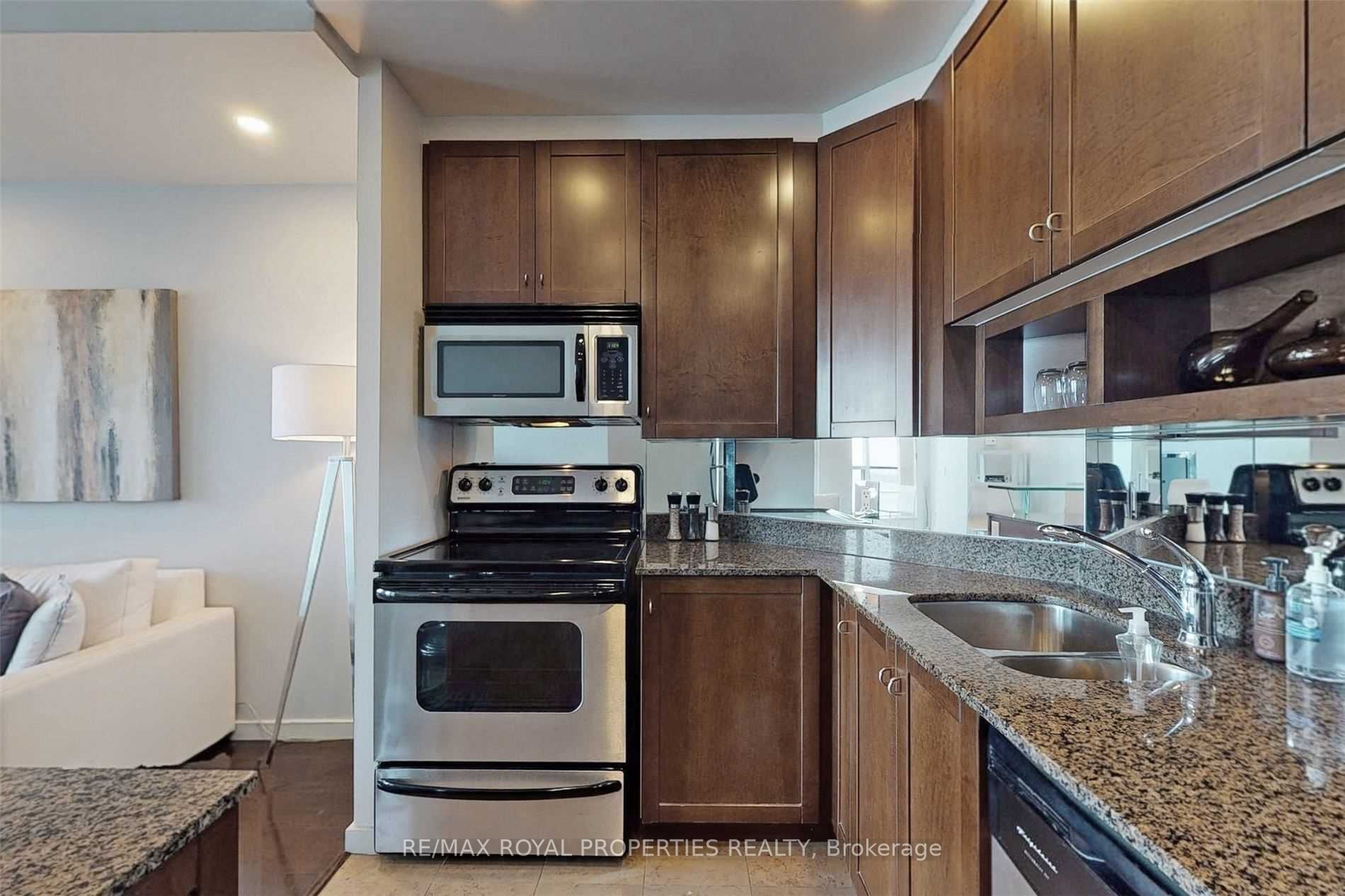 8 York St, #2710