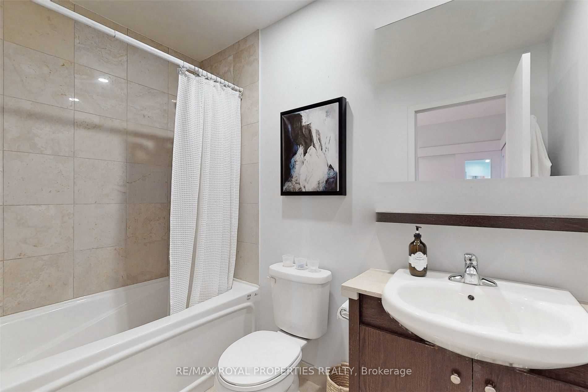 8 York St, #2710