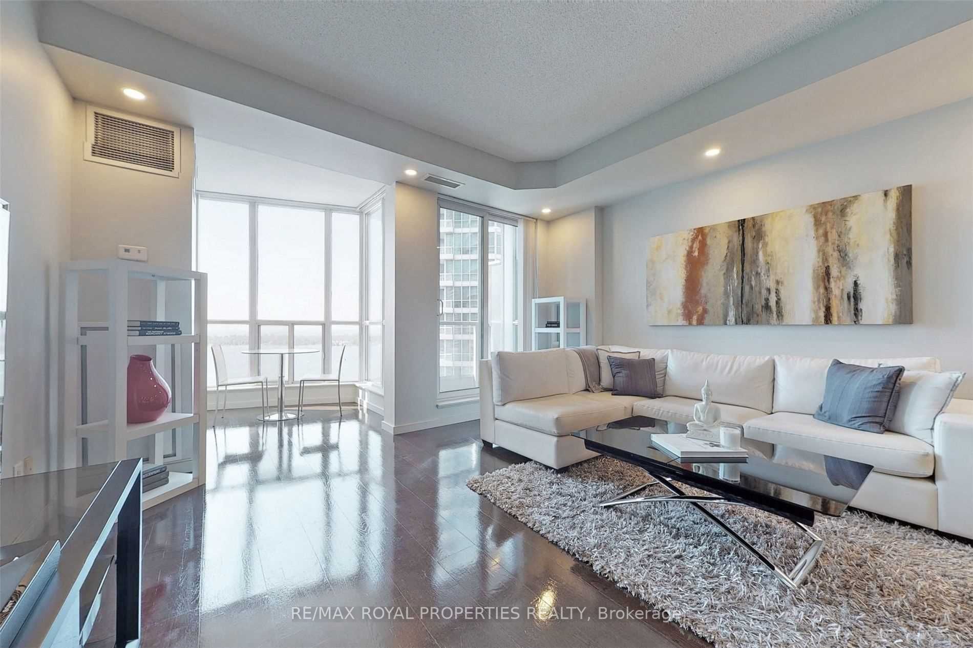 8 York St, #2710