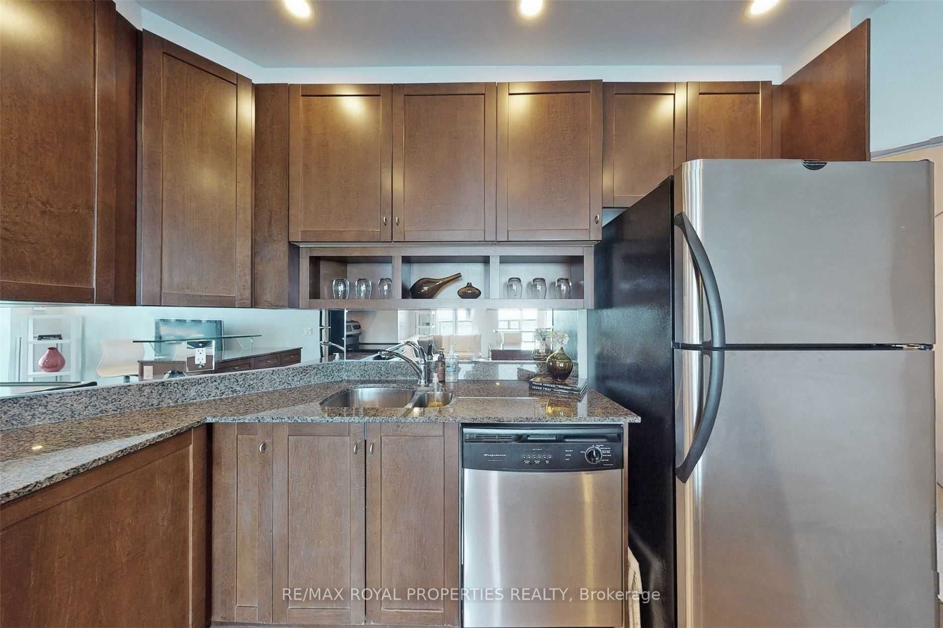 8 York St, #2710