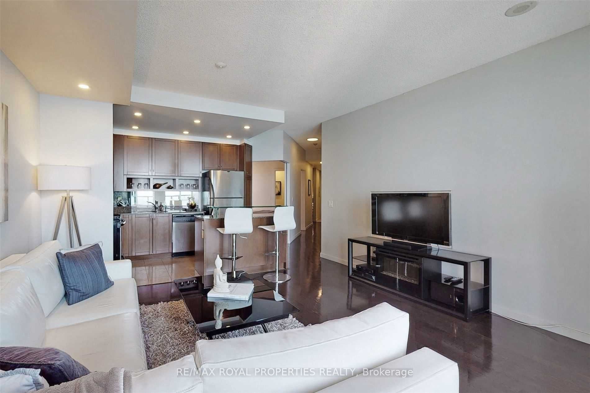 8 York St, #2710