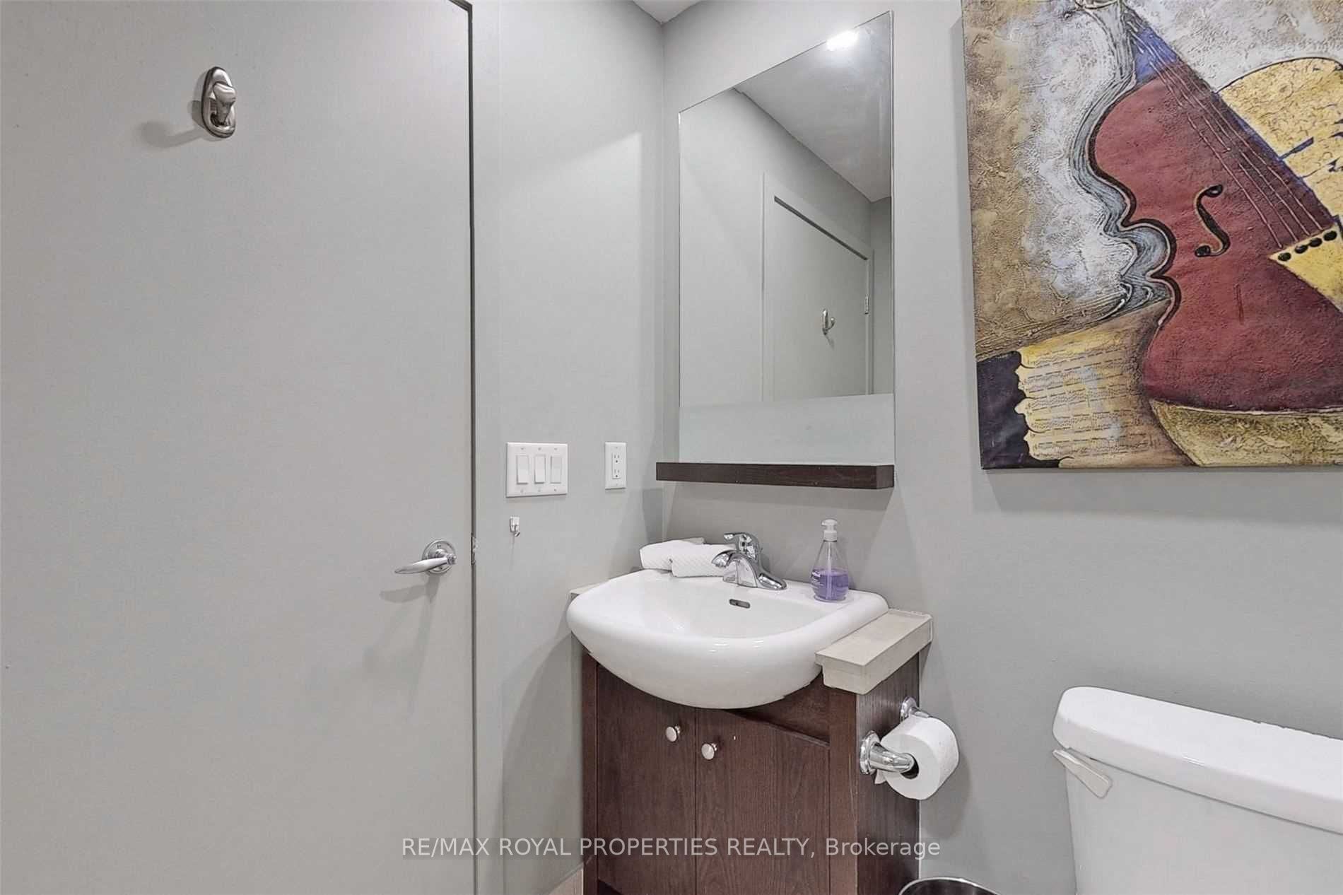 8 York St, #2710